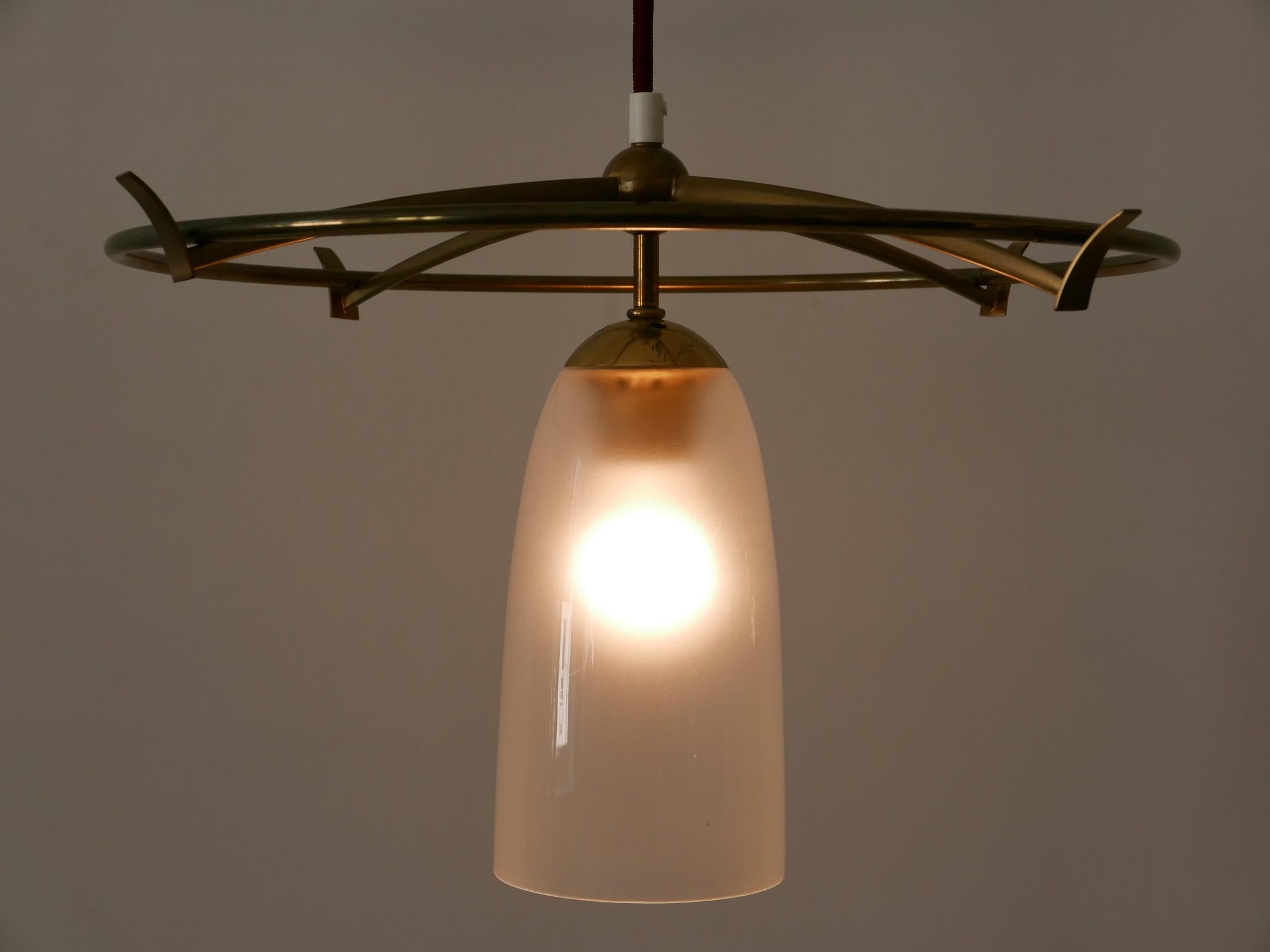 Moderne minimalistische UFO-Hängelampe aus Messing und Glas aus der Mitte des Jahrhunderts, Deutschland, 1950er Jahre im Angebot 12