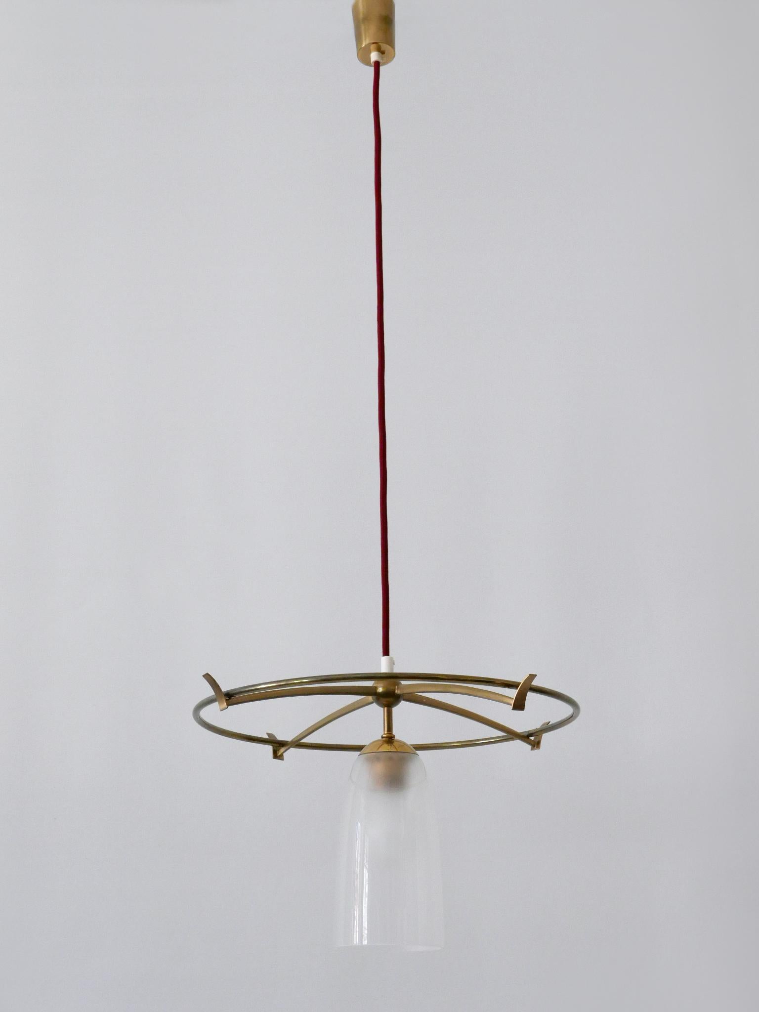 Moderne minimalistische UFO-Hängelampe aus Messing und Glas aus der Mitte des Jahrhunderts, Deutschland, 1950er Jahre im Angebot 3