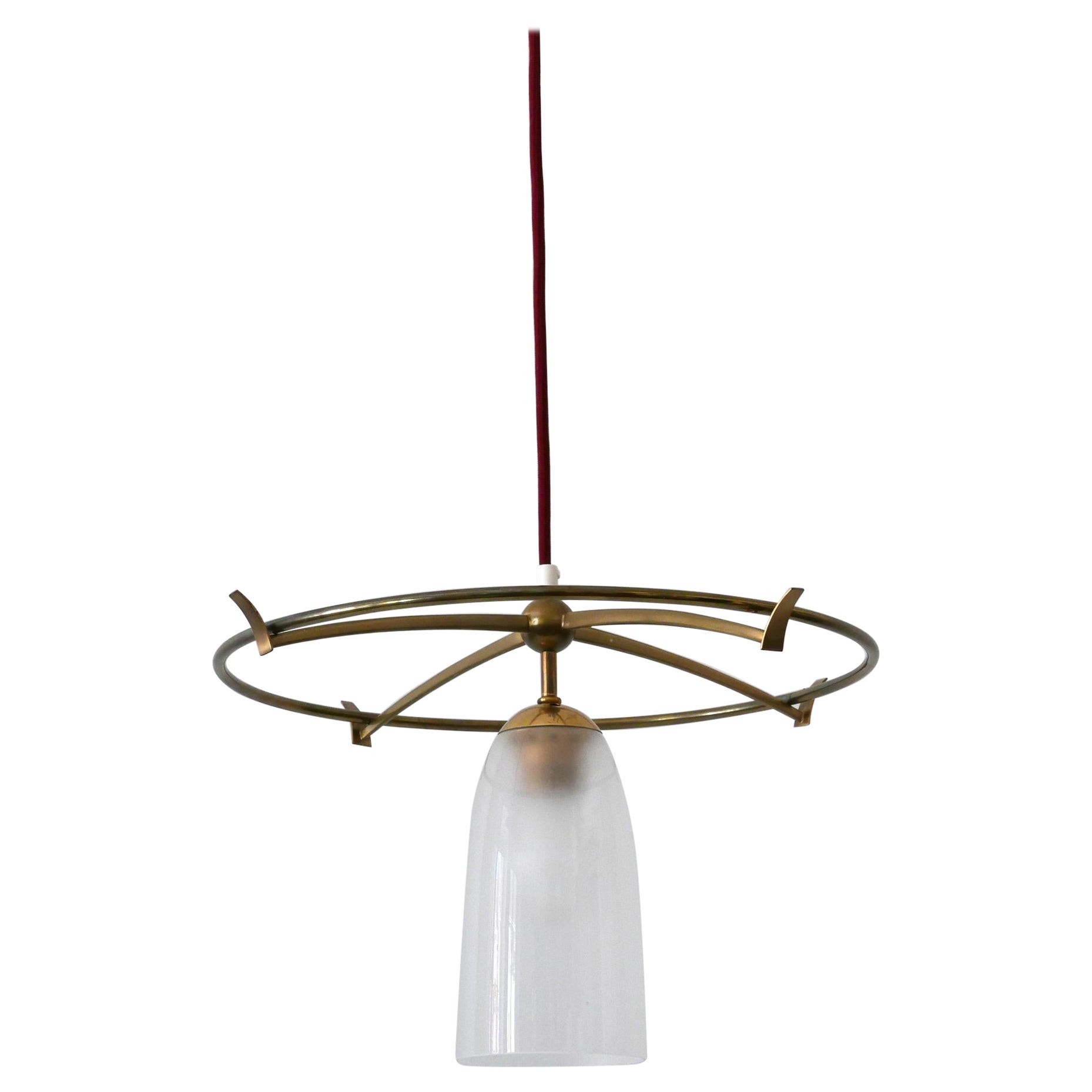 Lampe à suspension UFO minimaliste en laiton et verre de style moderne du milieu du siècle Allemagne, années 1950 en vente