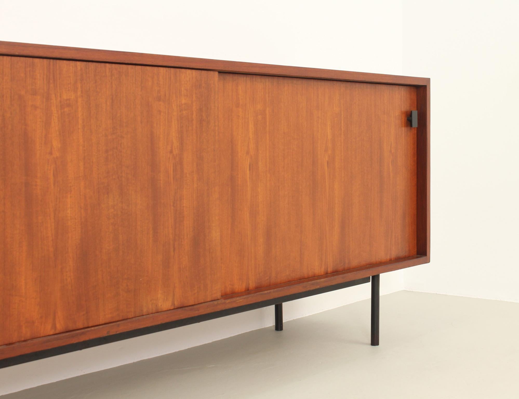 Minimalistic Mid-Century Sideboard in Teak Wood, 1950's In Good Condition In Barcelona, ES