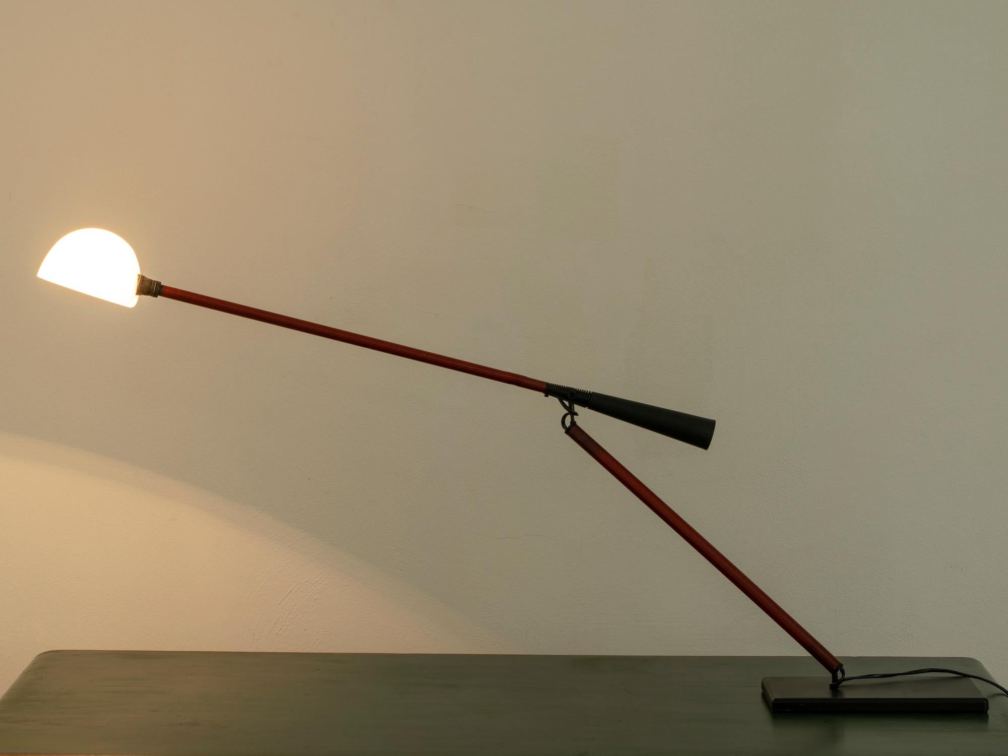 italien Lampe de bureau articulée minimaliste Mod. 613 de Paolo Rizzatto pour Arteluce 1975 en vente