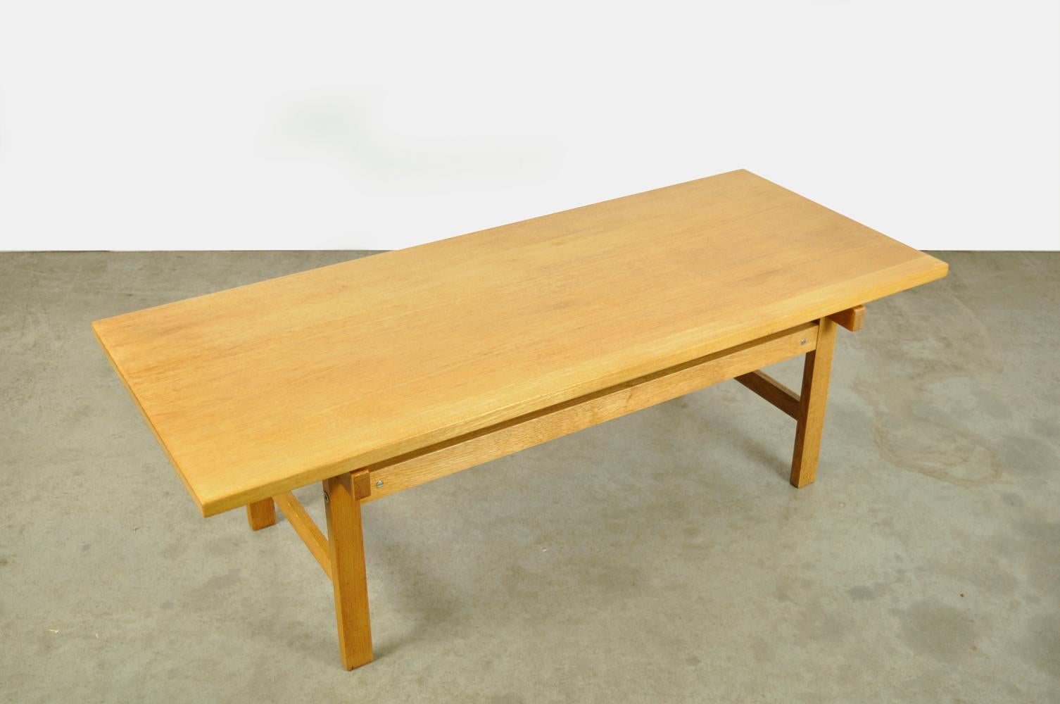 Late 20th Century Minimalistic Oak Coffee Table in Japandi Style by Hans J Wegner for Andres Tuck For Sale