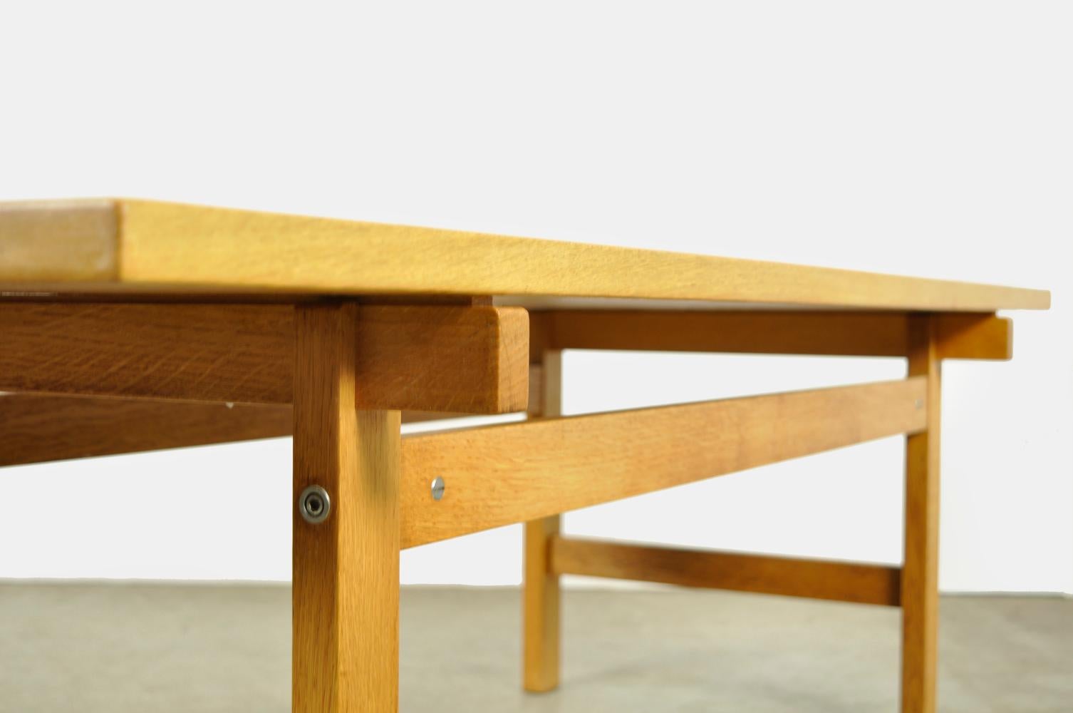 Minimalistic Oak Coffee Table in Japandi Style by Hans J Wegner for Andres Tuck For Sale 2