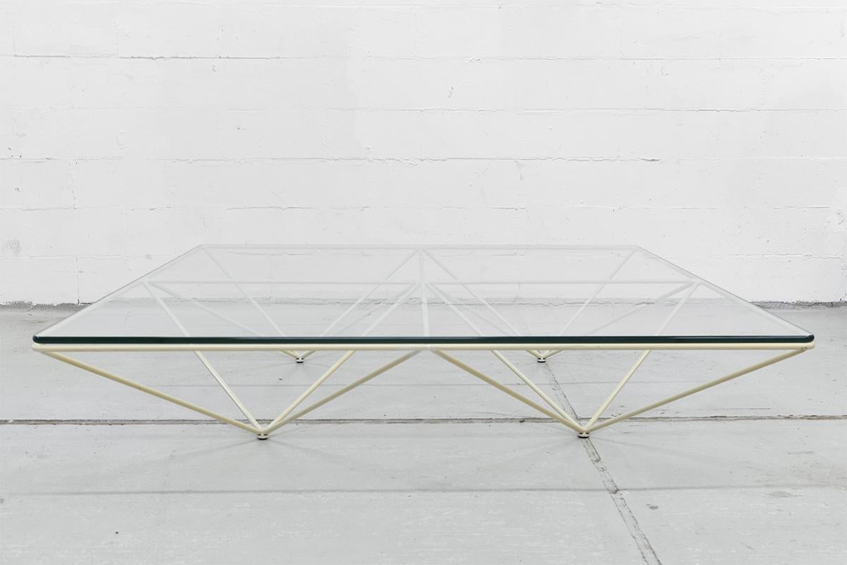 Very rare white Minimalistic Paolo Piva coffee table called 'Alanda' made by B&B Italia, from 1982. Highly sought after Minimalist design with the geometric steel metal frame and glass.
