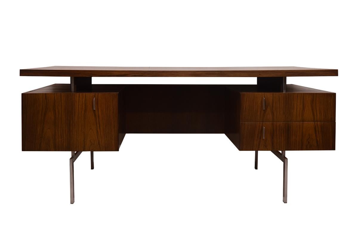 Iconic Dutch design. Minimalistic Rosewood Writing desk, very rare piece. Named Propos made by Hulmefa in the Netherlands.