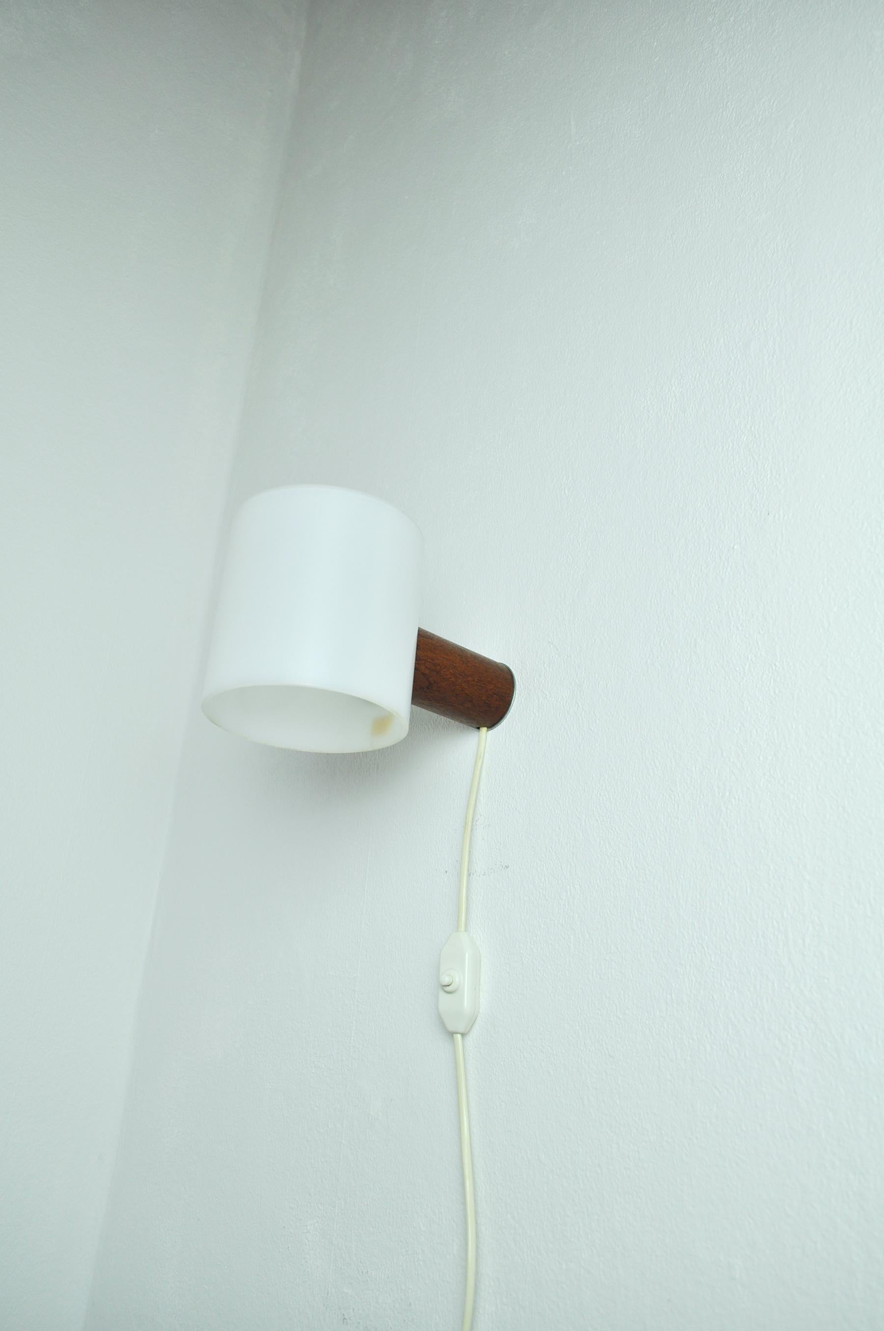 Mid-20th Century Minimalistic Swedish Wall Lamp Designed by Uno & Östen Kristiansson, 1960s For Sale