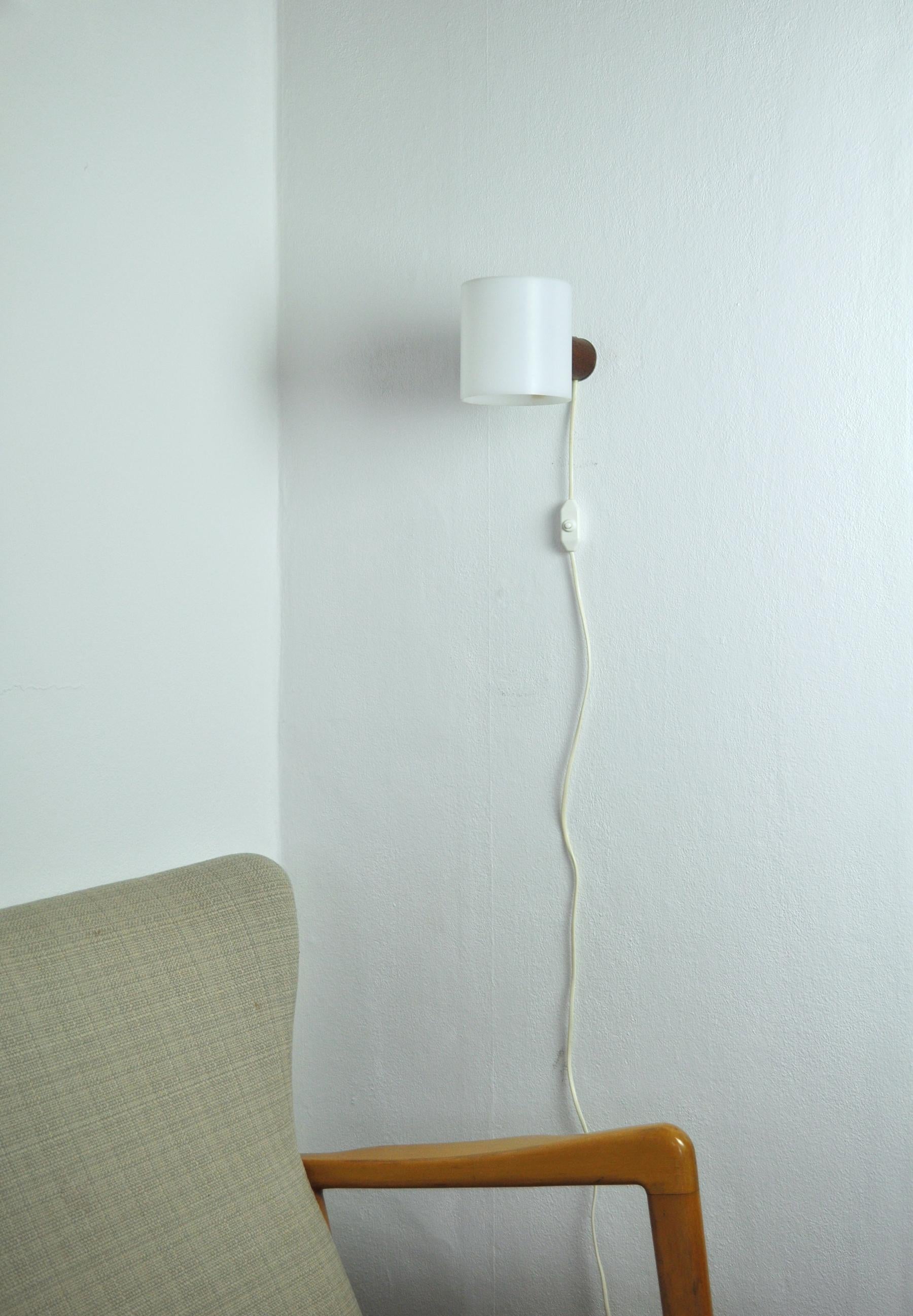 Plastic Minimalistic Swedish Wall Lamp Designed by Uno & Östen Kristiansson, 1960s For Sale