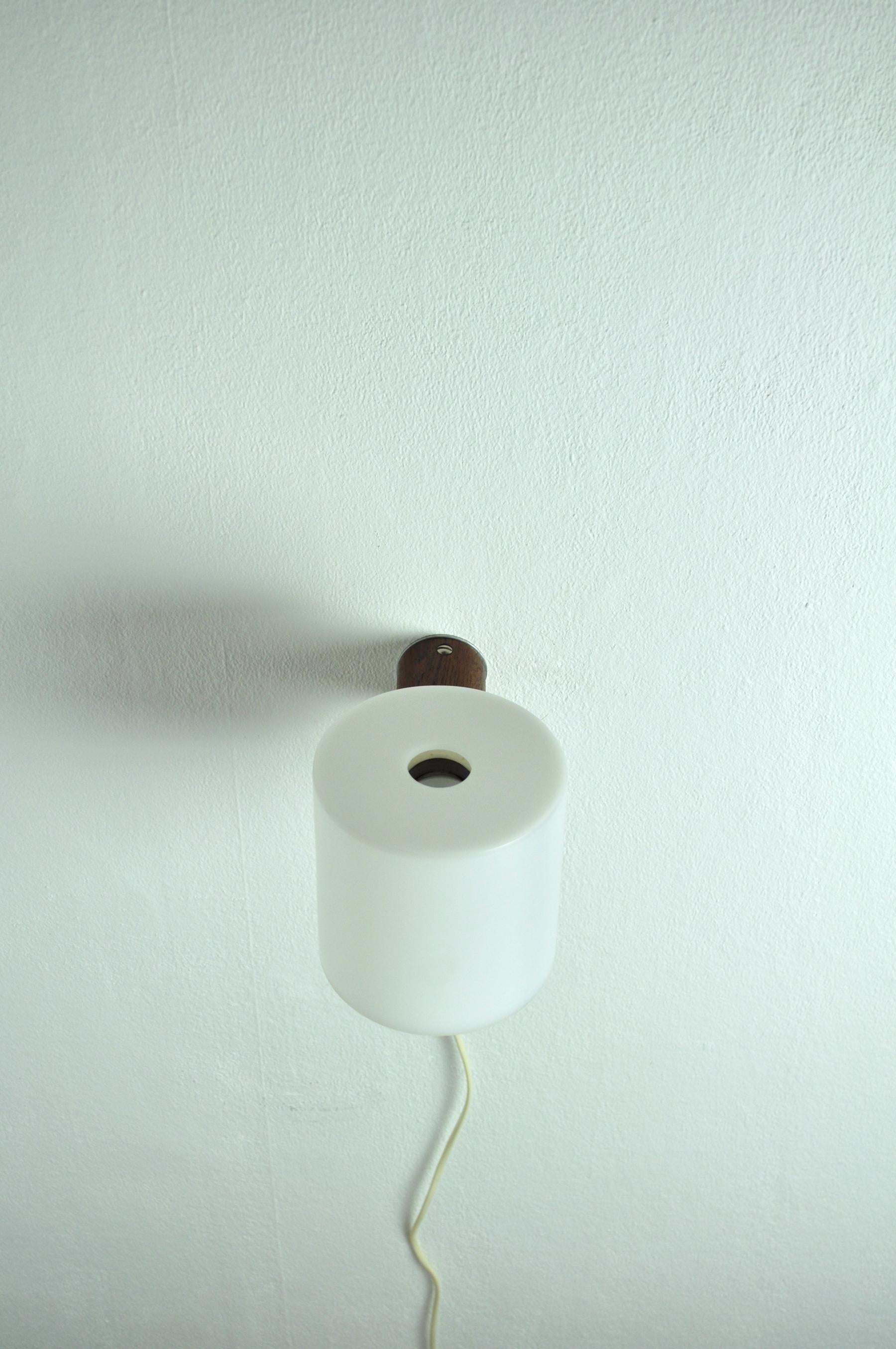 Minimalistic Swedish Wall Lamp Designed by Uno & Östen Kristiansson, 1960s For Sale 1