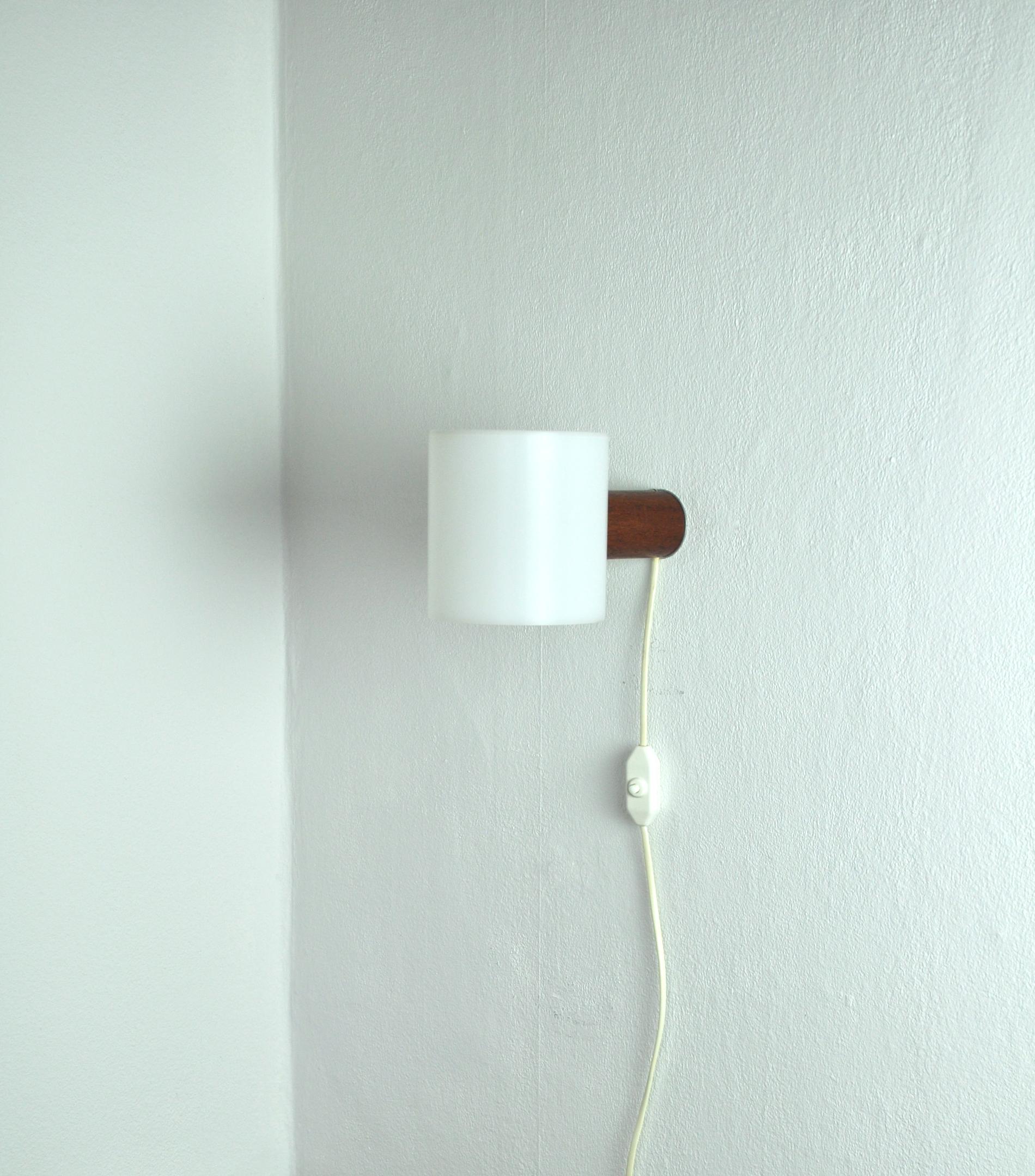 Minimalistic Swedish Wall Lamp Designed by Uno & Östen Kristiansson, 1960s For Sale 2