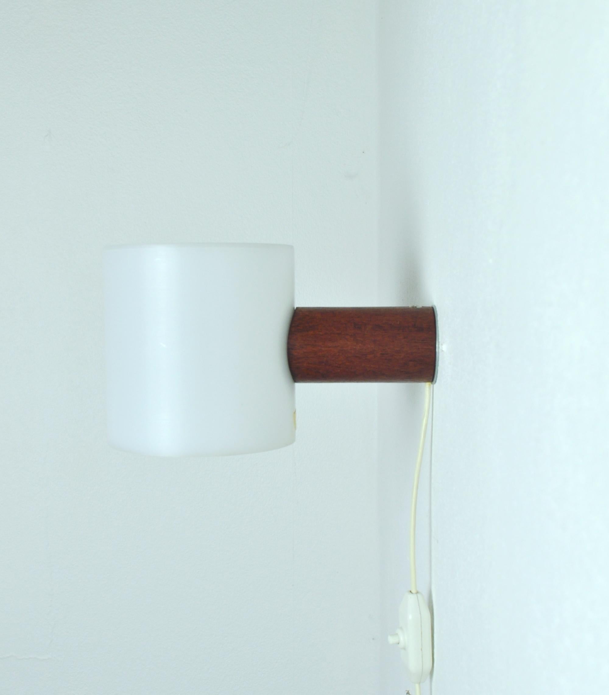 Minimalistic Swedish Wall Lamp Designed by Uno & Östen Kristiansson, 1960s For Sale 3
