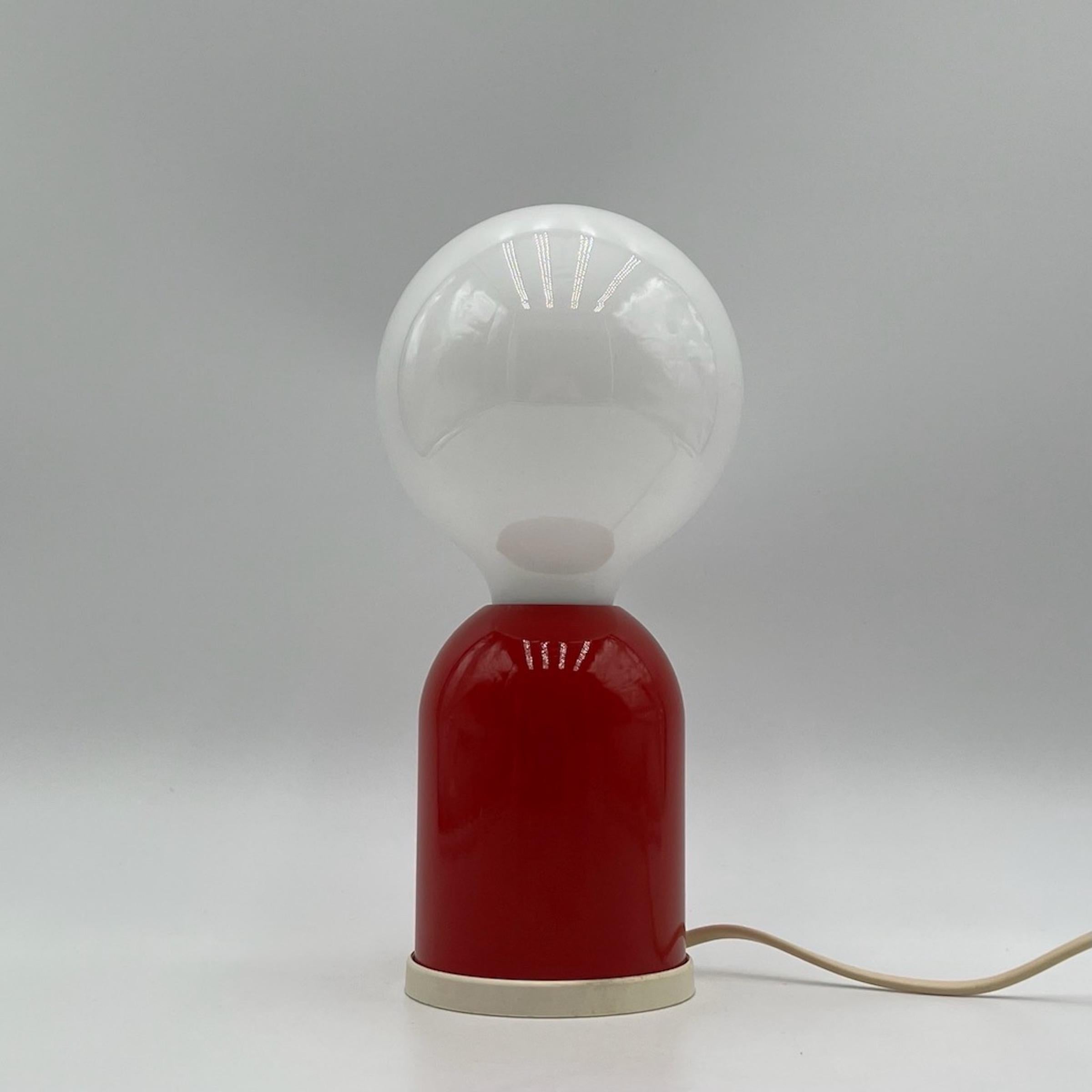 Late 20th Century Minimalistic Table Lamp in Lacquered Red Metal by Targetti Sankey, 1980s For Sale
