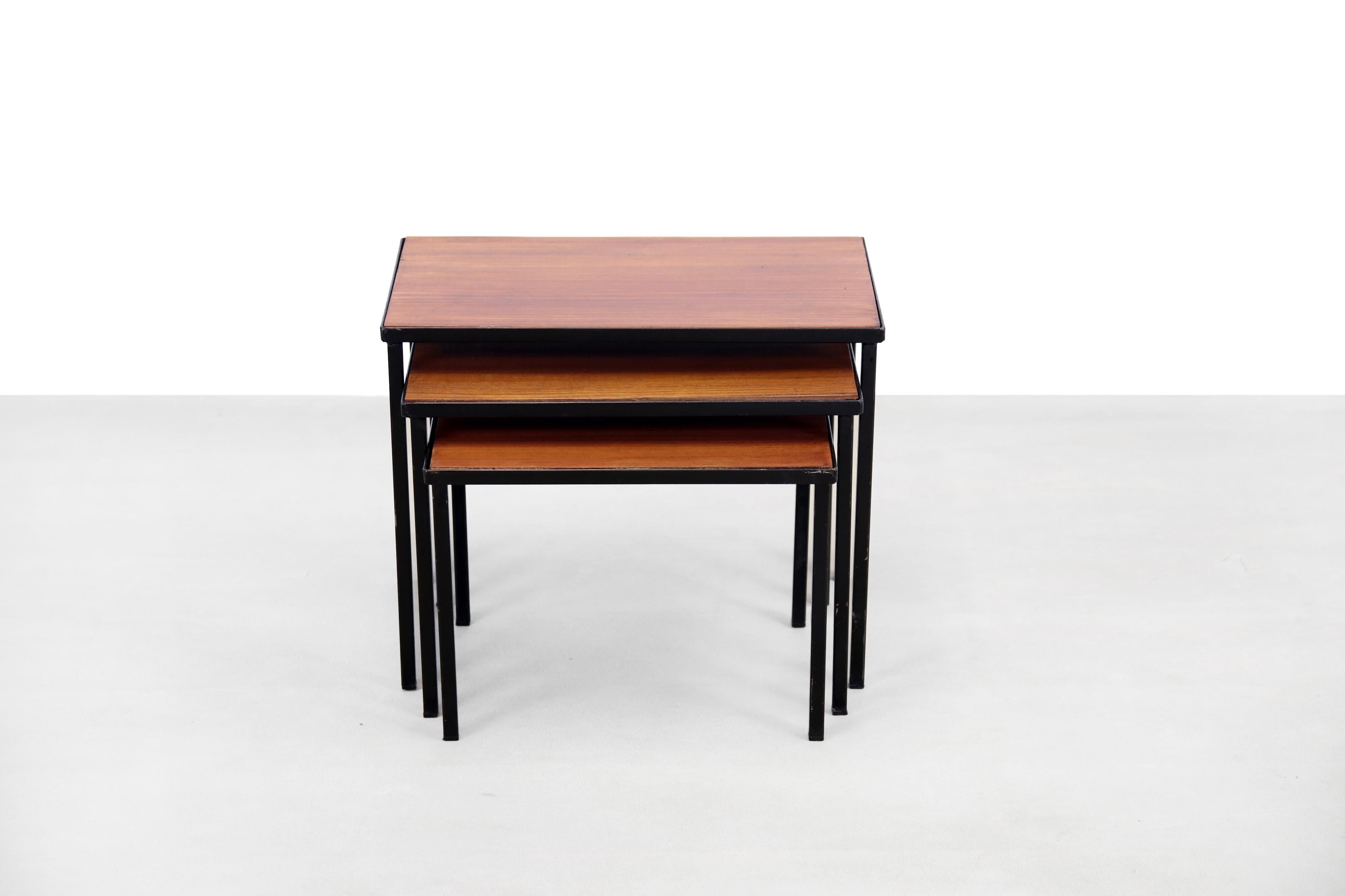 Beautiful slender set of three side tables with black metal frame with teak table tops. This set is from the Dutch manufacturer Artimeta. These minimalistic nesting tables are multifunctional and fit perfectly in a modern day interior as well.