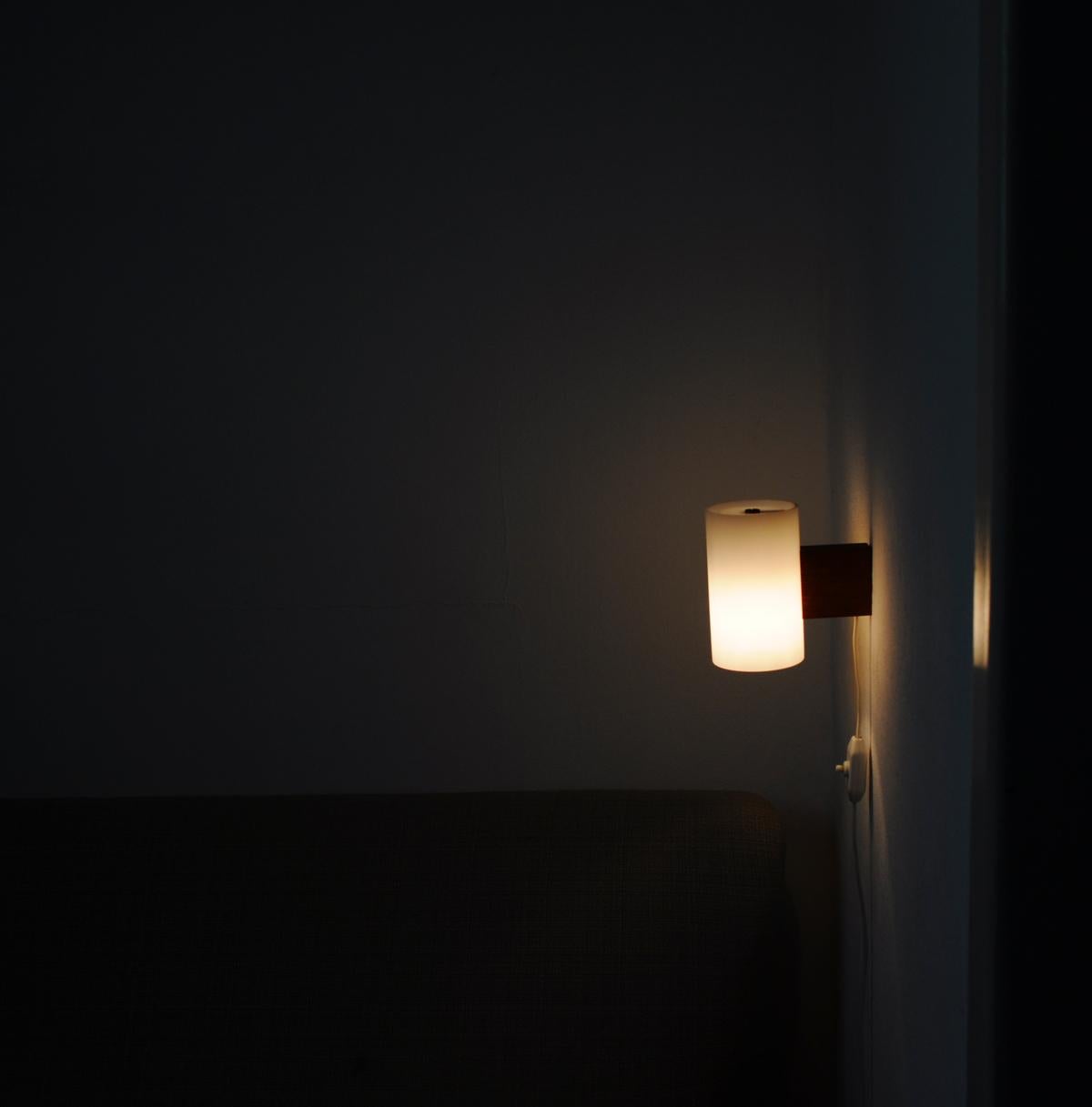 Swedish Minimalistic Wall Lamp Designed by Uno & Östen Kristiansson, 1960s For Sale