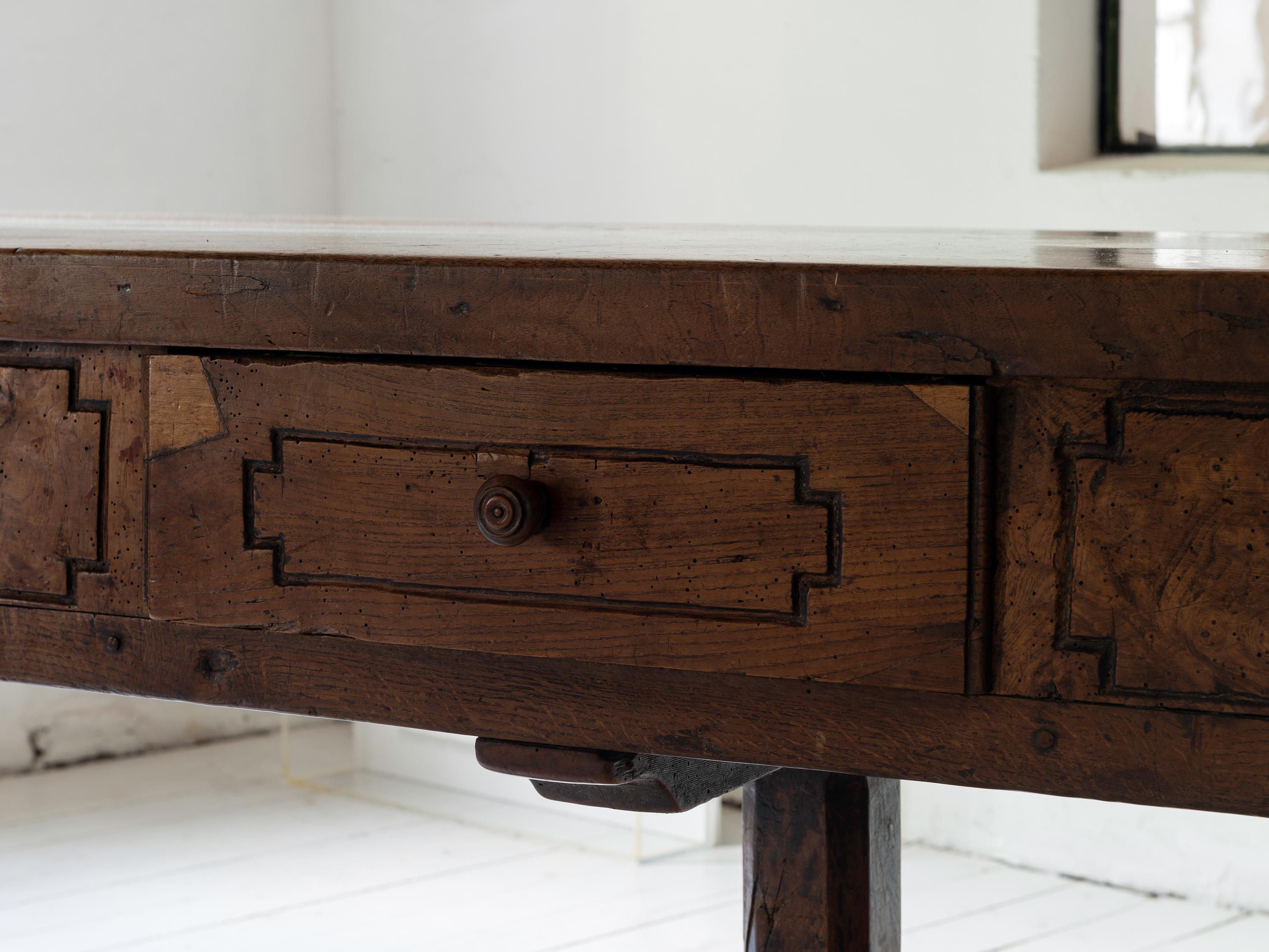 Minimalistic Walnut 17th century table from the Château de Montredon For Sale 6