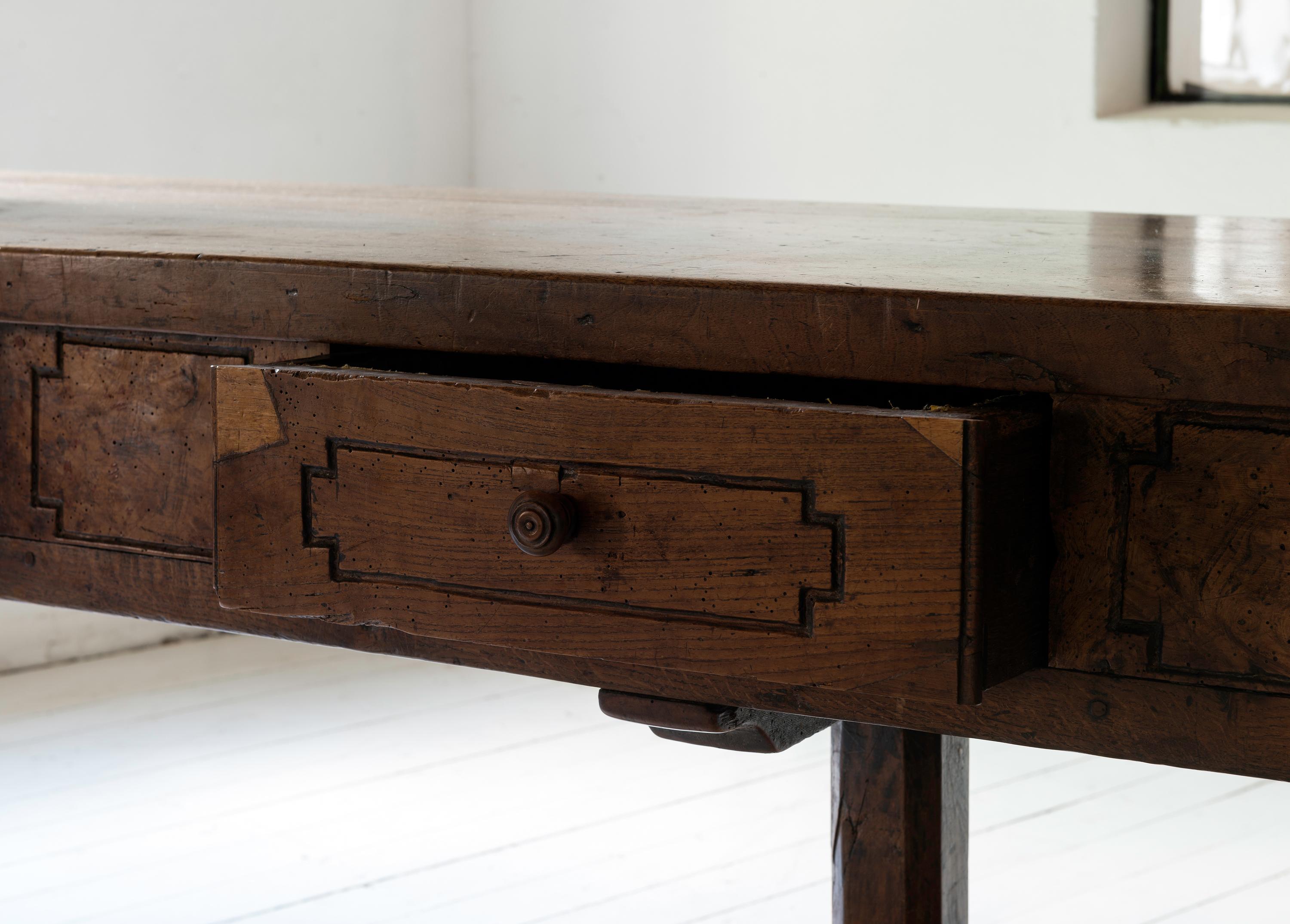 Minimalistic Walnut 17th century table from the Château de Montredon For Sale 7