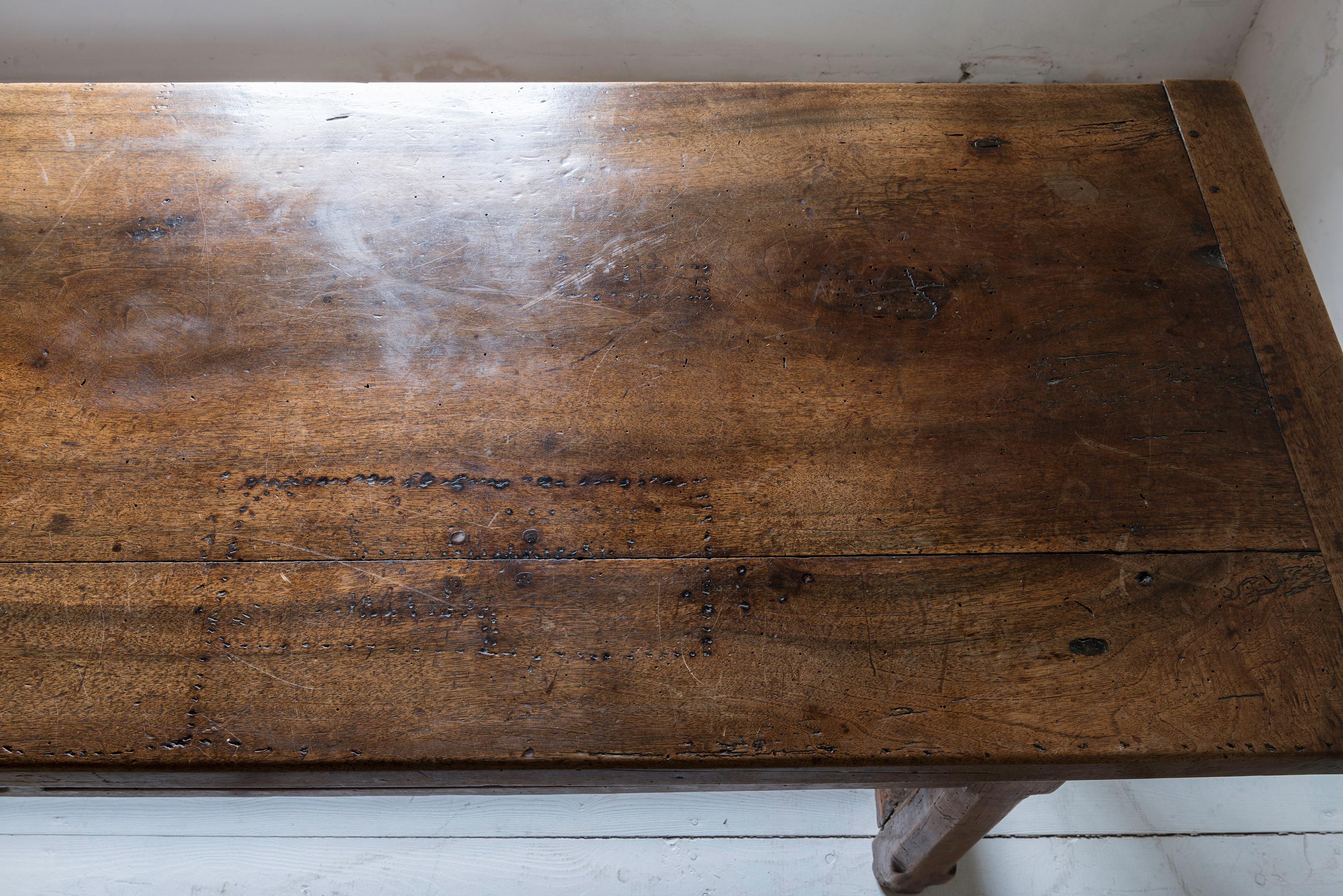 Minimalistic Walnut 17th century table from the Château de Montredon For Sale 1