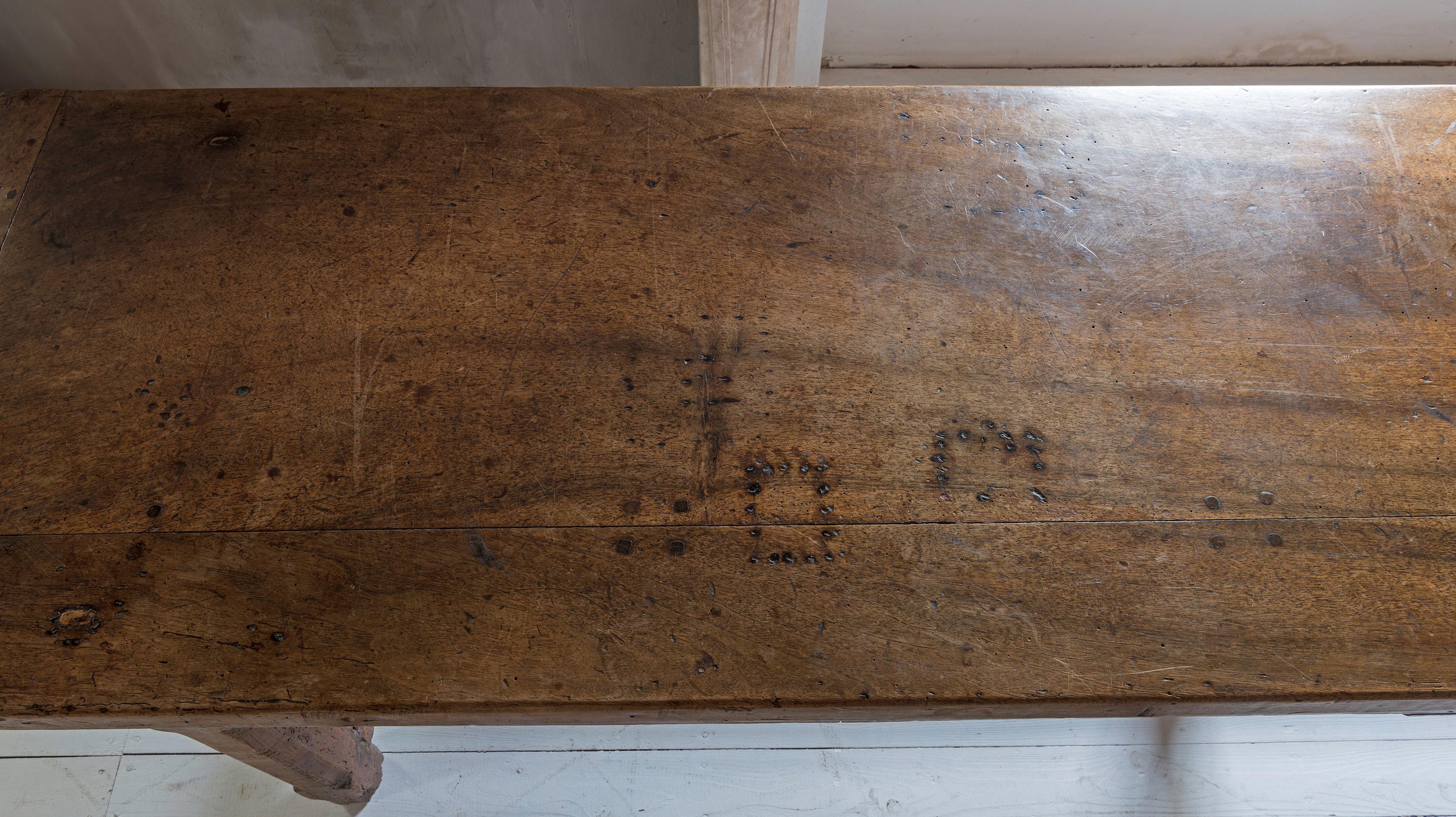 Minimalistic Walnut 17th century table from the Château de Montredon For Sale 2