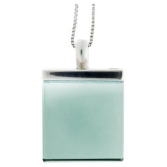 Collana minimalista in oro bianco con prasiolite alla menta pubblicata su Vogue
