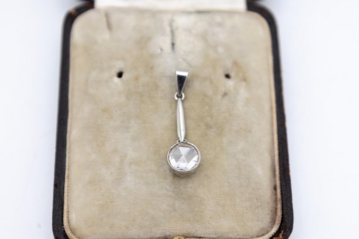Minimalistischer Anhänger aus Weißgold mit klarem 0,60 Karat Diamanten im Rosenschliff im Zustand „Gut“ im Angebot in Chorzów, PL