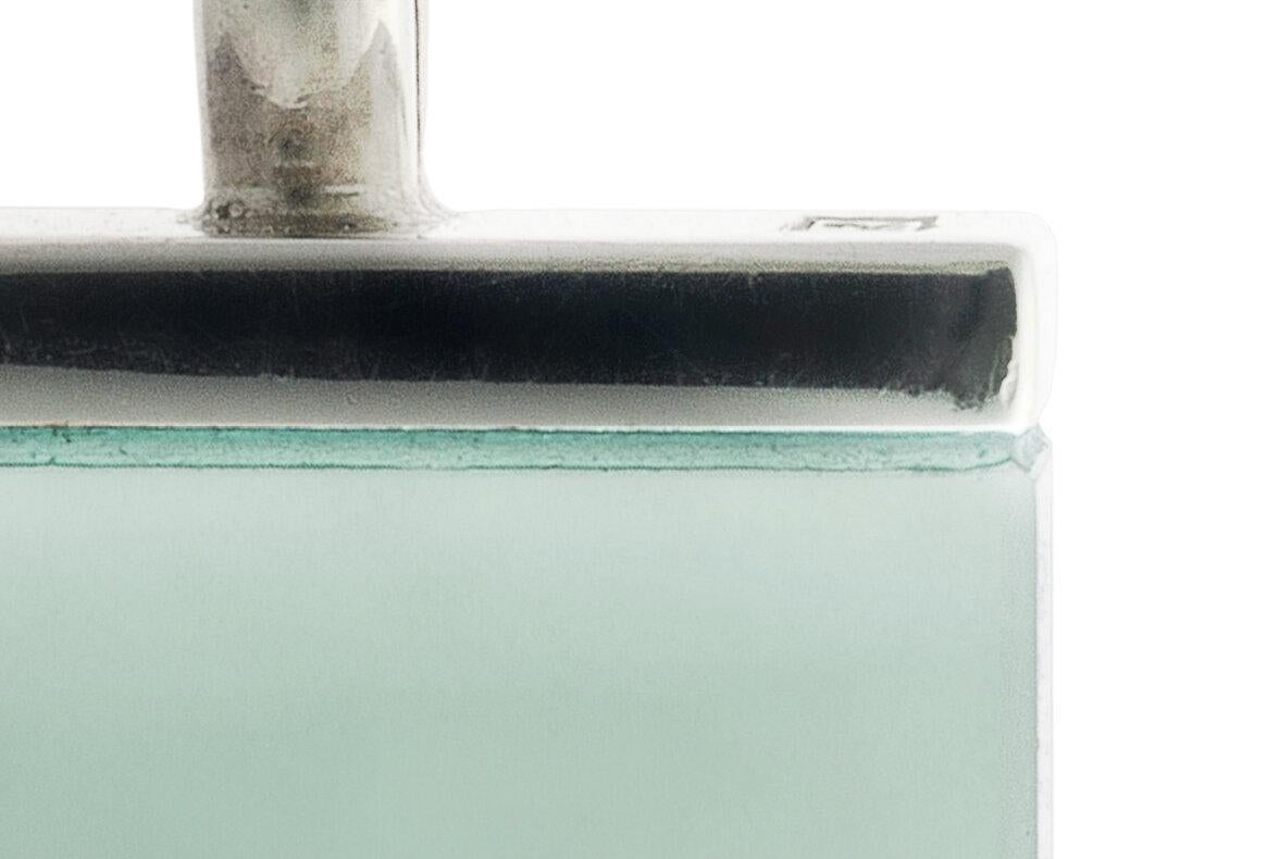 Collier pendentif minimaliste en or jaune avec quartz menthe présenté dans Vogue en vente 11