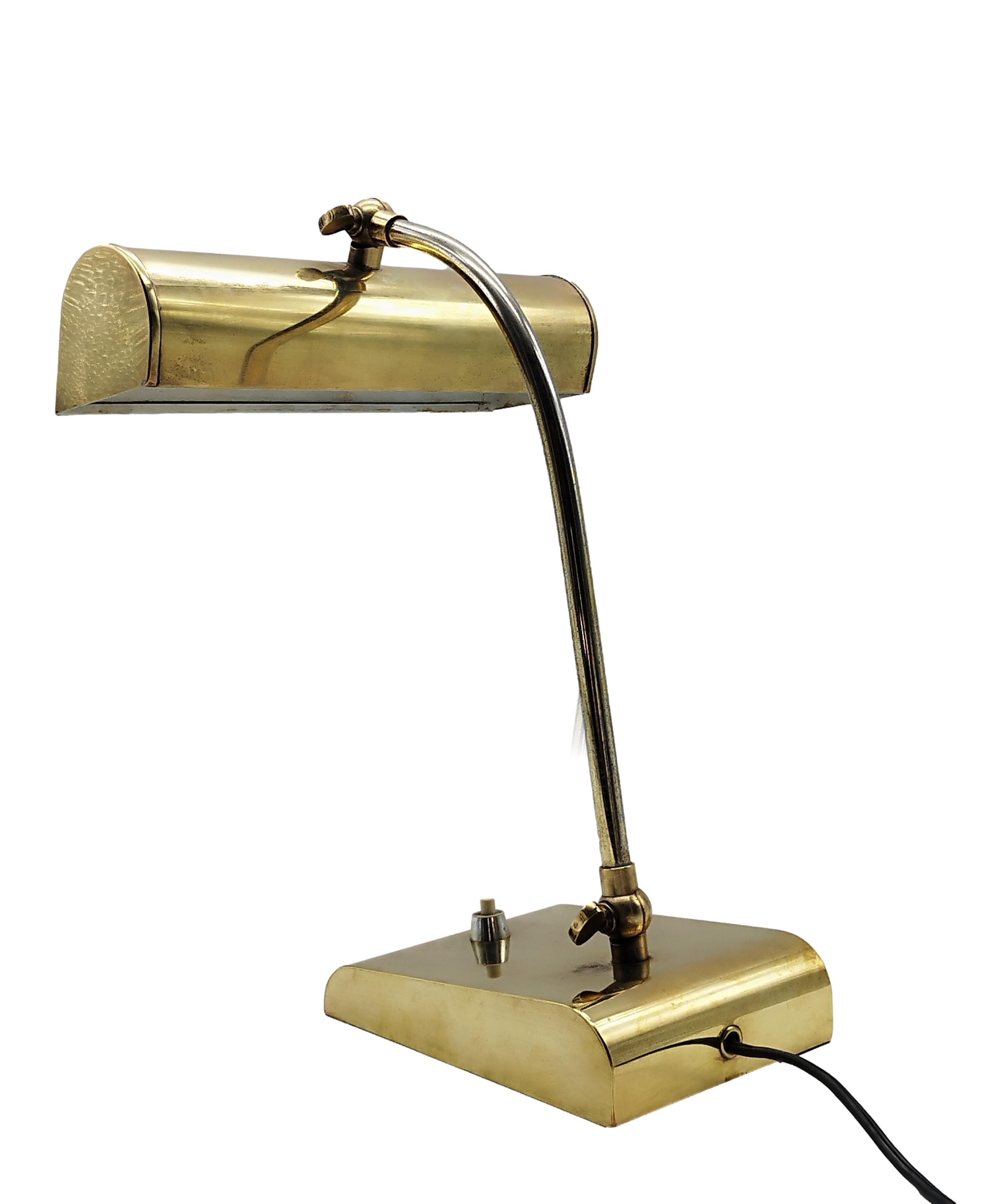 Ministerial Brass Table Lamp with Swivelling Lampshade, Italy 1950s In Good Condition For Sale In Naples, IT