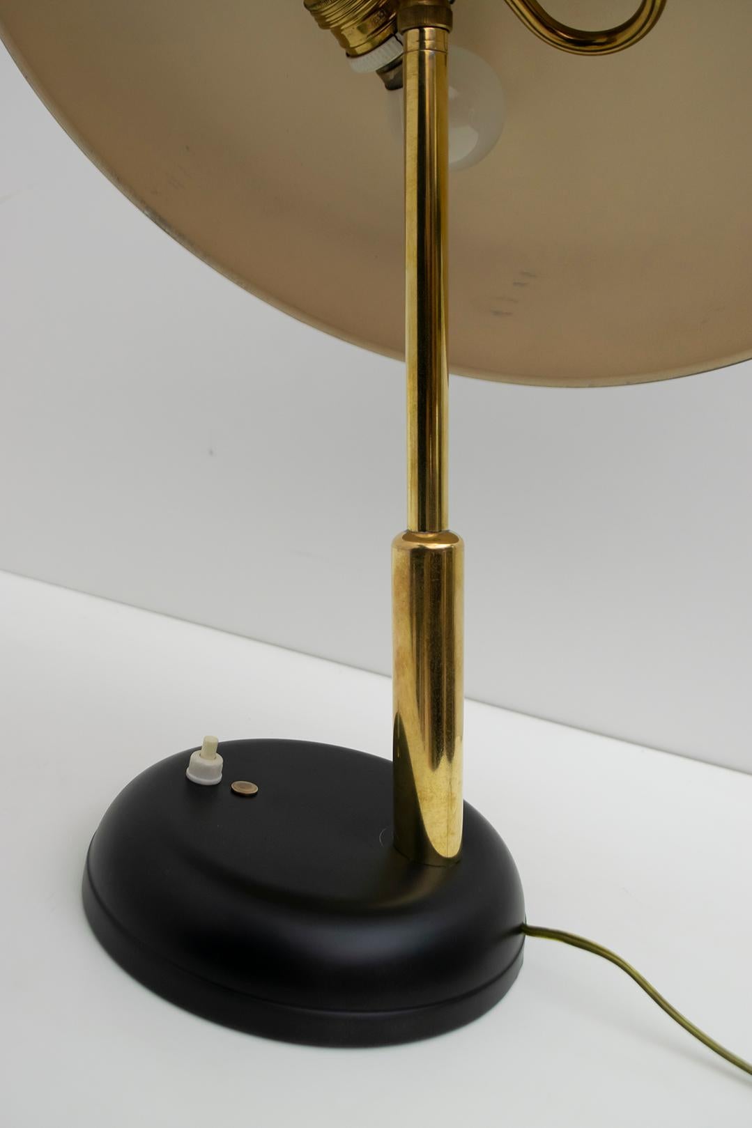Ministerial Mid-Century Modern Italian Adjustable Brass Table Lamp, 1950s For Sale 2