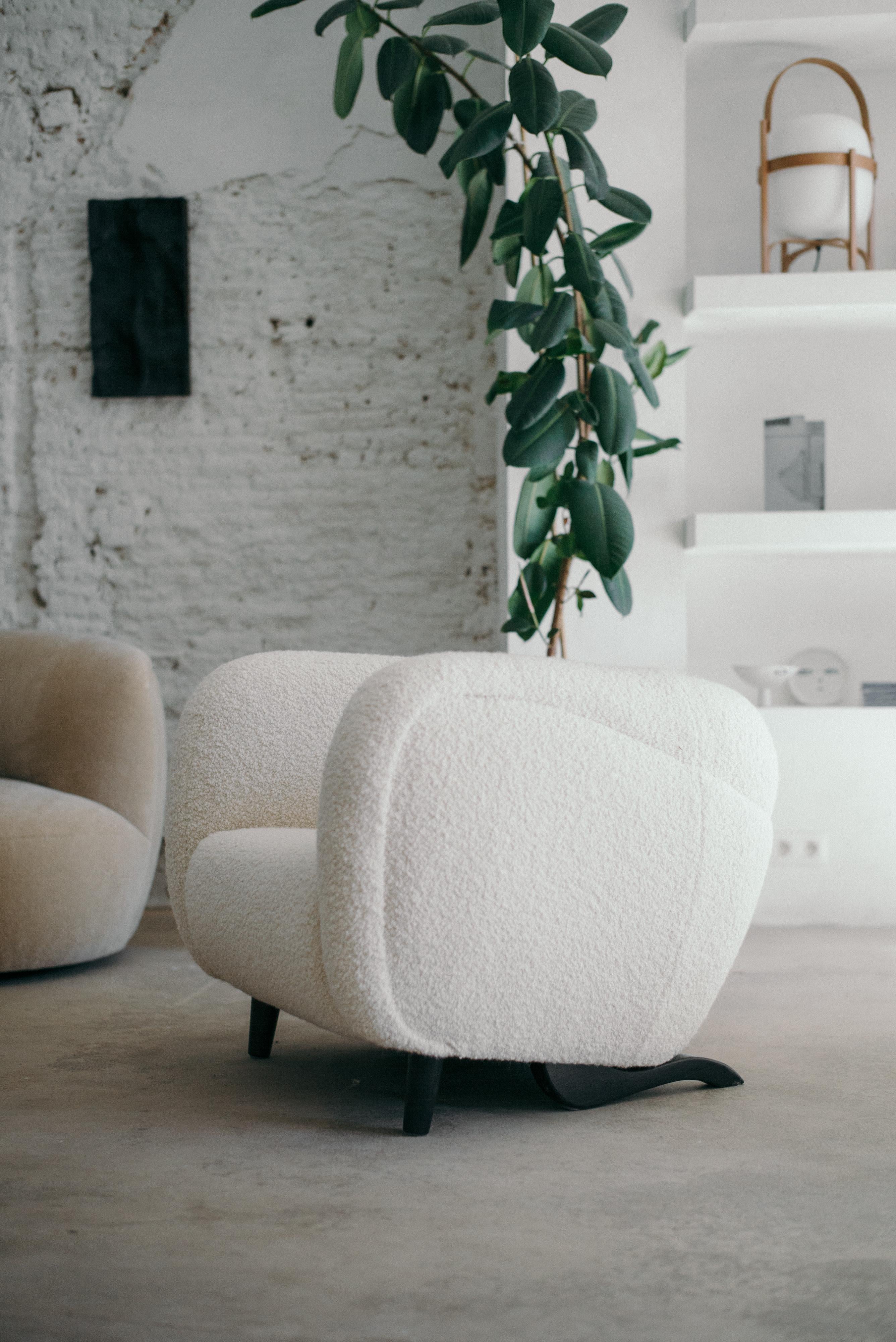 Le Minitore by PIERRE AUGUSTIN ROSE is a smaller and more approachable version of the Minotaure armchair. Inspired by Picasso’s artistic imagination, this “chair-object” embodies the duality of the myth in its design. Le Minitore showcases a gently