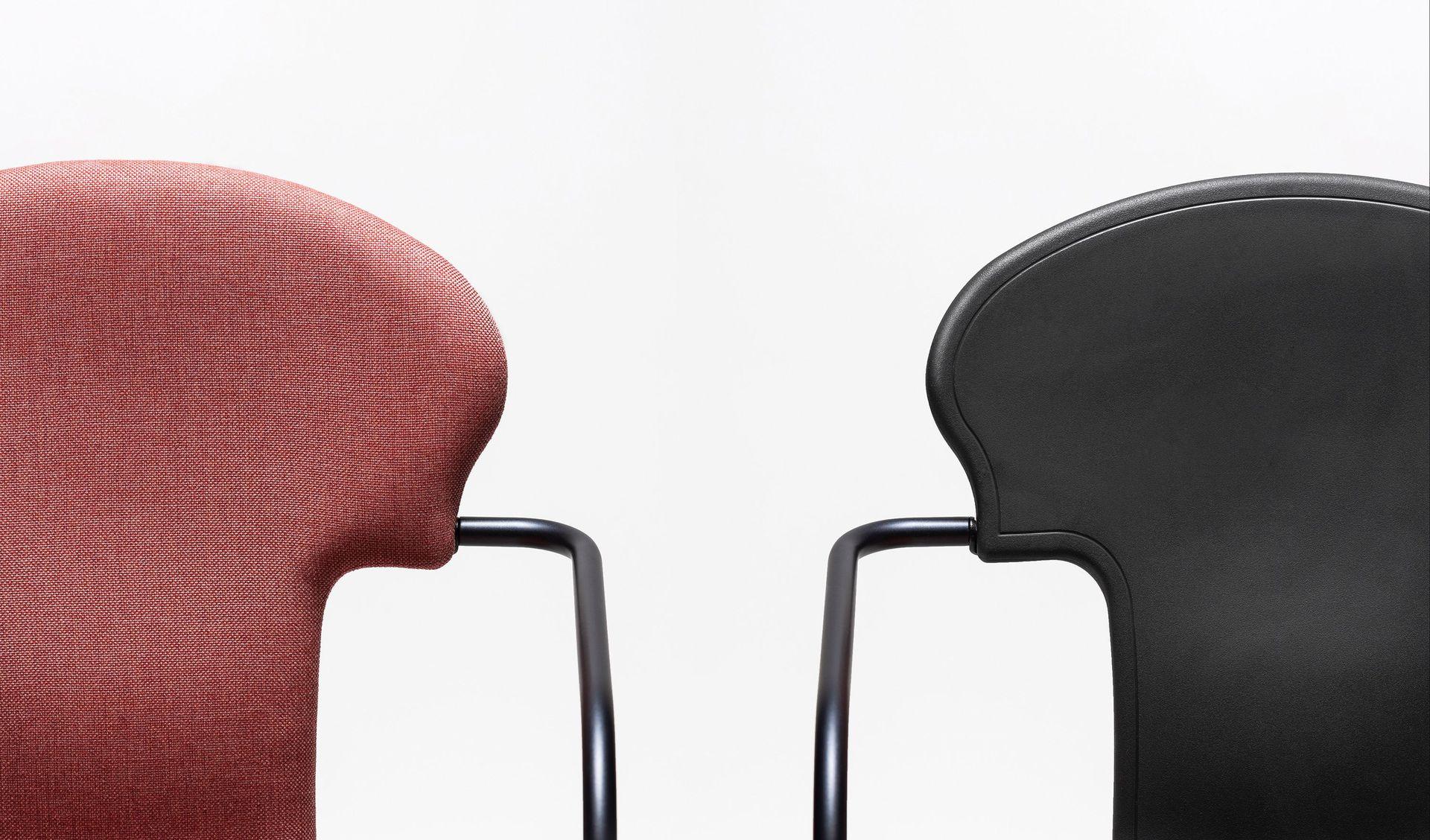 Steel Minivarius Brown Chair by Oscar Tusquets For Sale