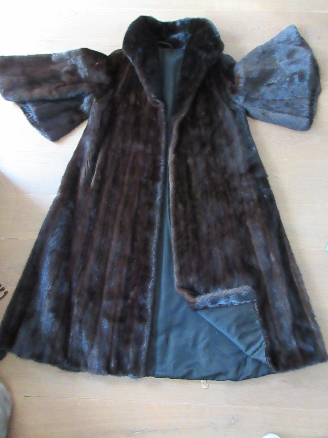 Beautiful vintage mink fur cape style coat, rare to find.

We offer more exclusive fur items, view our frontstore.

Details:
With 2 pockets, 2 closing hooks, 
1 inside pocket
color; deep brown/black
Fully lined
Wide sleeves
Belt is not inclusive in