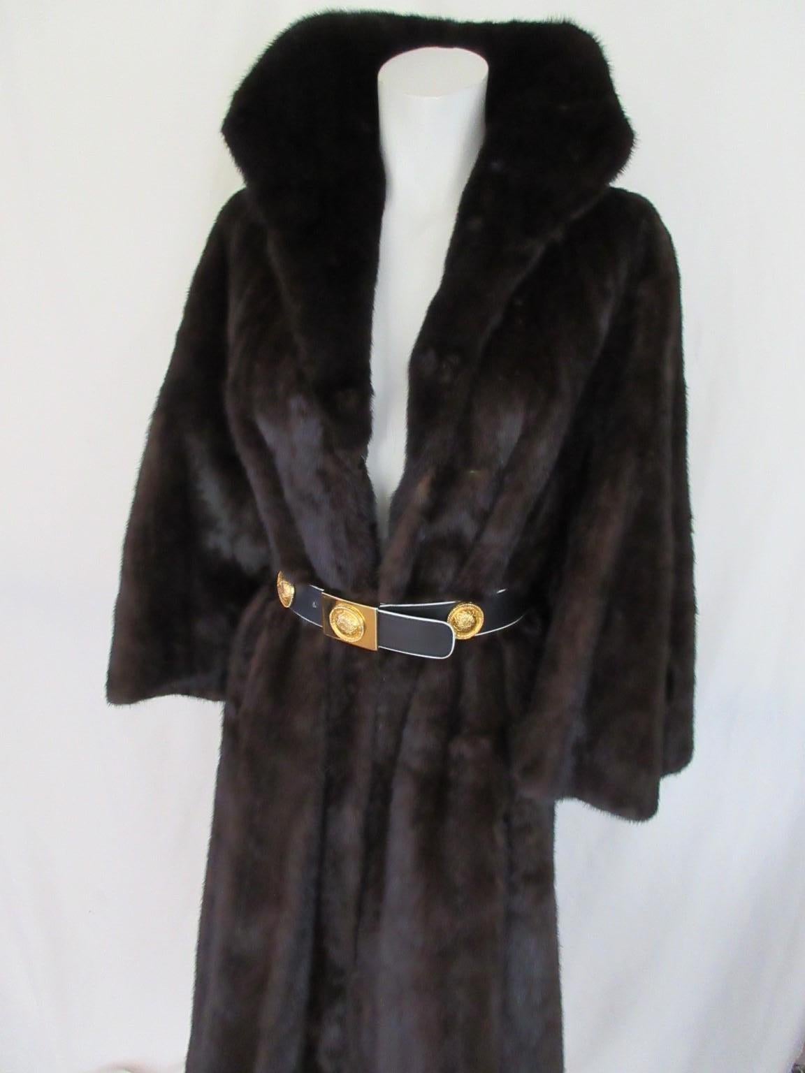Mink Cape Style Fur Coat In Good Condition For Sale In Amsterdam, NL