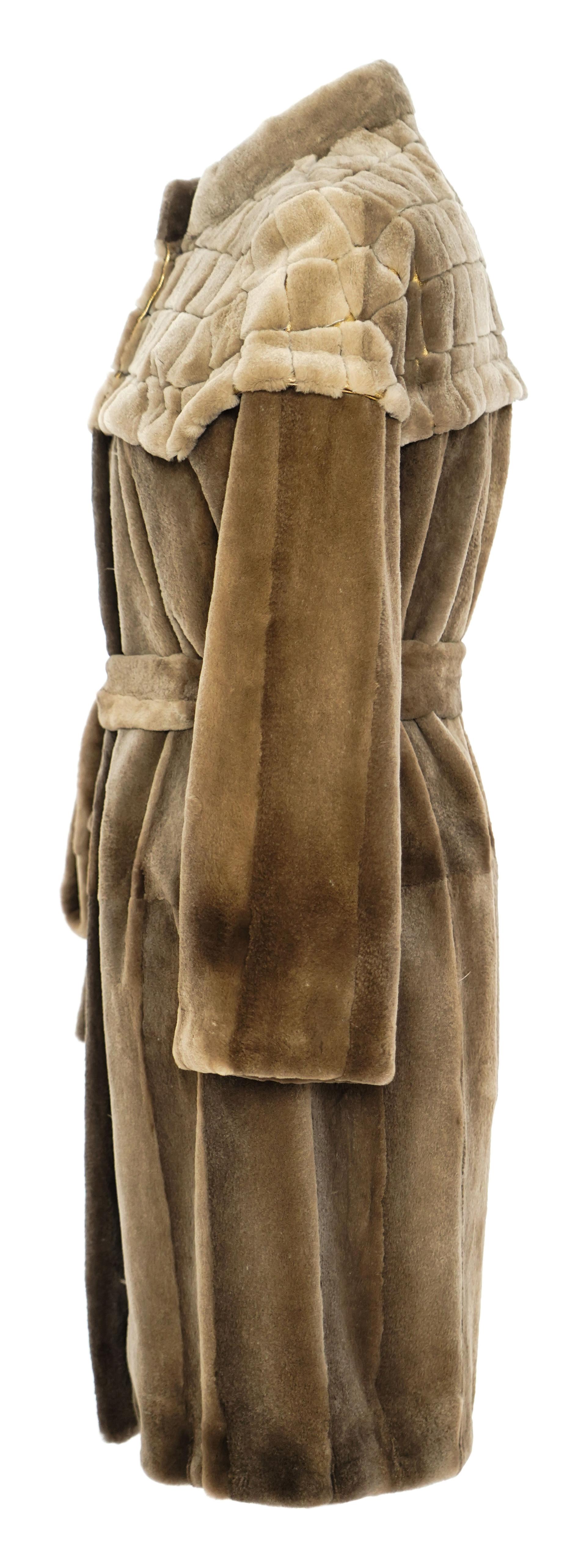 Shaved mink coat. 100% silk detachable lining..
Color: natural brown.