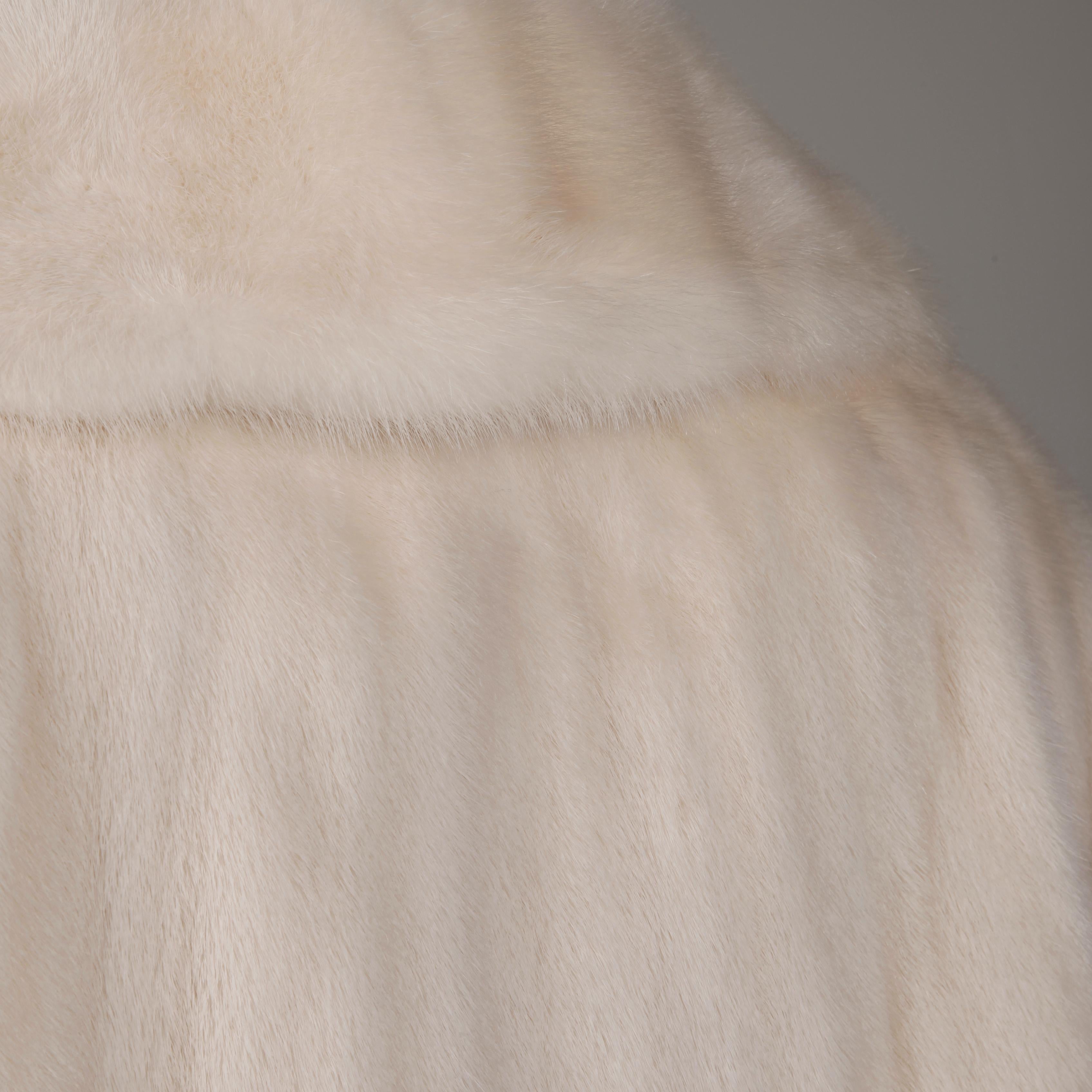 Stunning vintage off-white mink fur coat with a pop up collar (fur on both sides) and flared swing shape. This coat has been kept in cold storage and is in beautiful condition with no drying to the pelts or oxidation. The fur is a beautiful