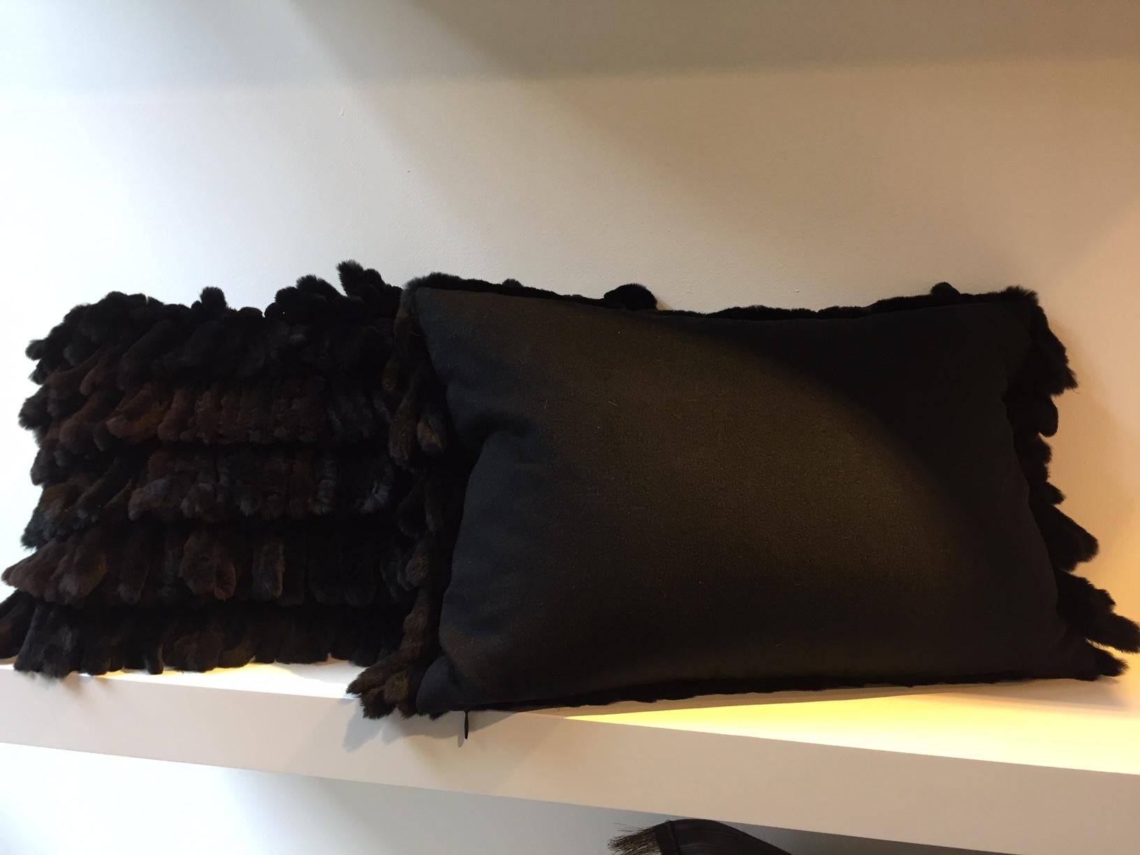 1 Pair Mink Cushions Color Black-Brown With Black Cashmere On the Back ,
Fringes are sawn in tubes,
Size 30x45cm 
Showroom Sample