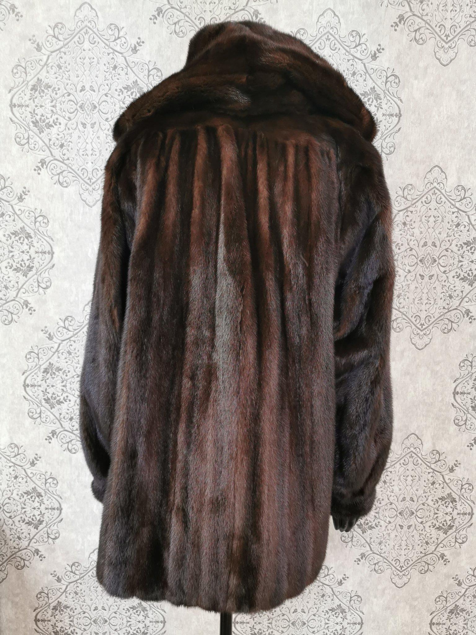 Manteau en fourrure de vison avec un sweat à capuche taille 20 en vente 2