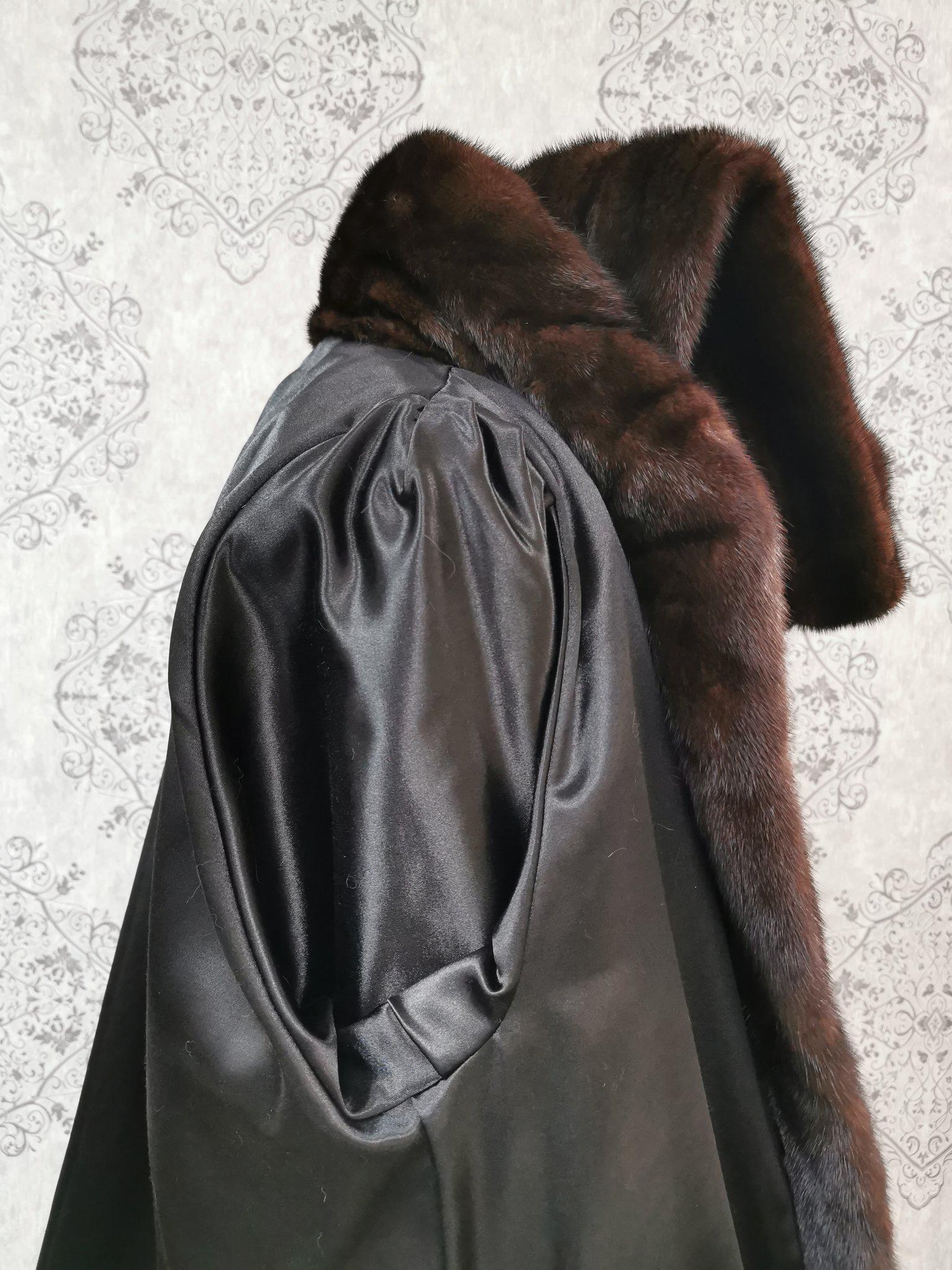 Mink fur coat with a hoodie size 20 For Sale 4