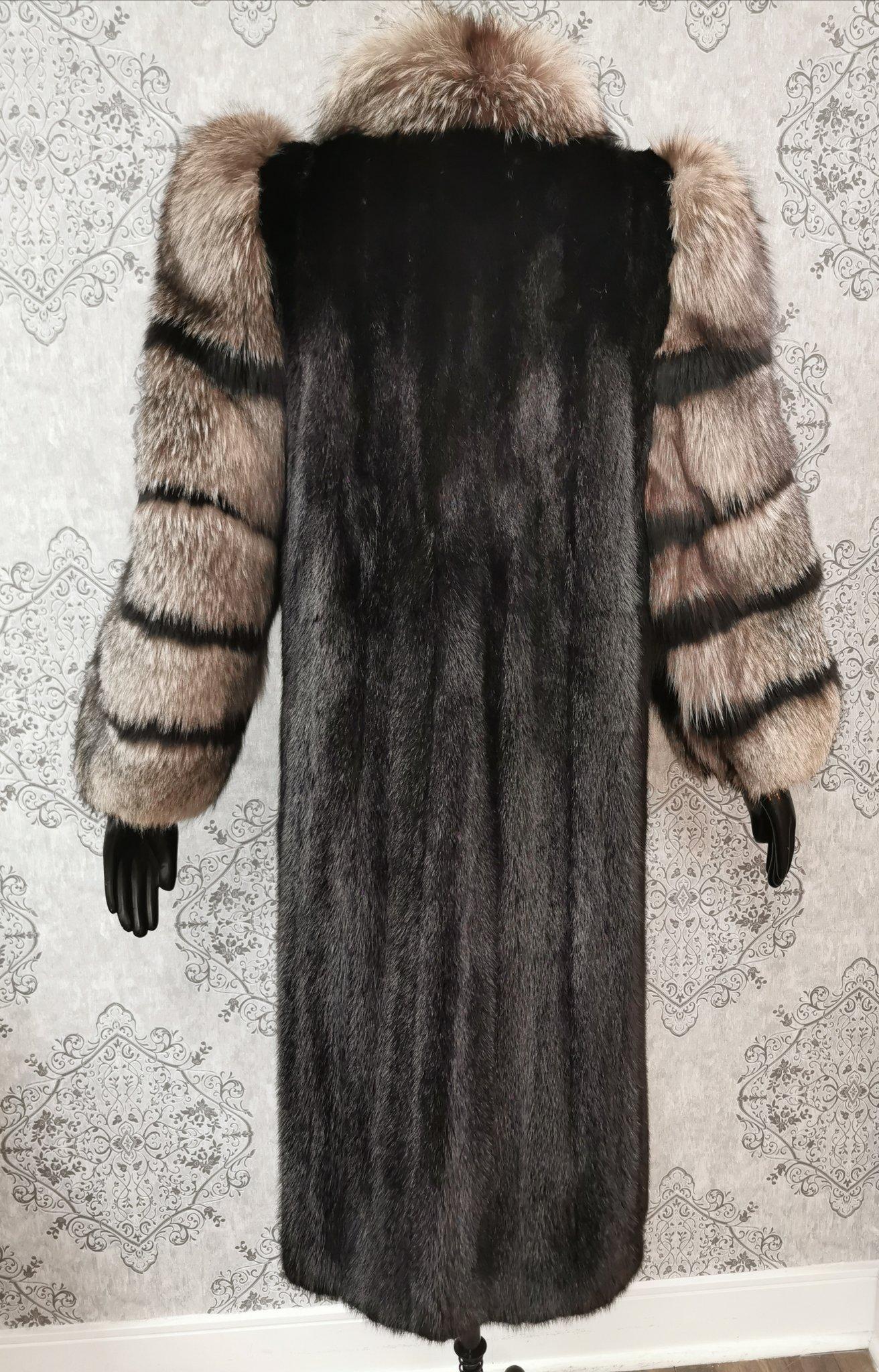 Mink fur coat with crystal fox fur trim and sleeves size 10 For Sale at  1stDibs | mink vs fox fur, crystal fox fur coat for sale, crystal fox fur  coat