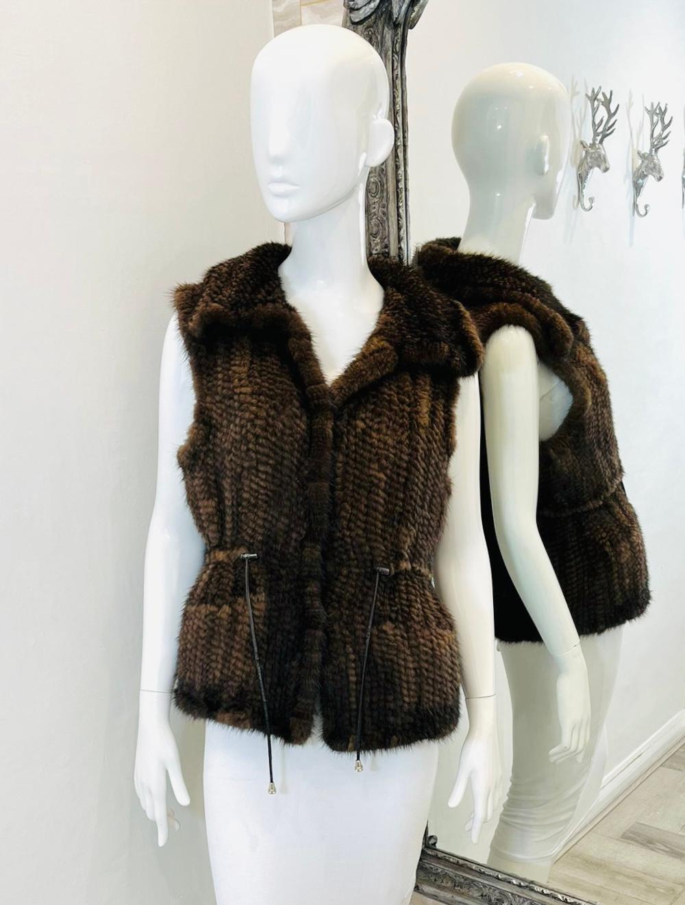 Mink Fur Drawstring Detailed Gilet

Brown sleeveless gilet crafted from richly textured mink fur.

Styled with collared neckline and waist emphasising drawstring detail.

Featuring hook-and-eye fastening.

Size – S/M (Label missing but