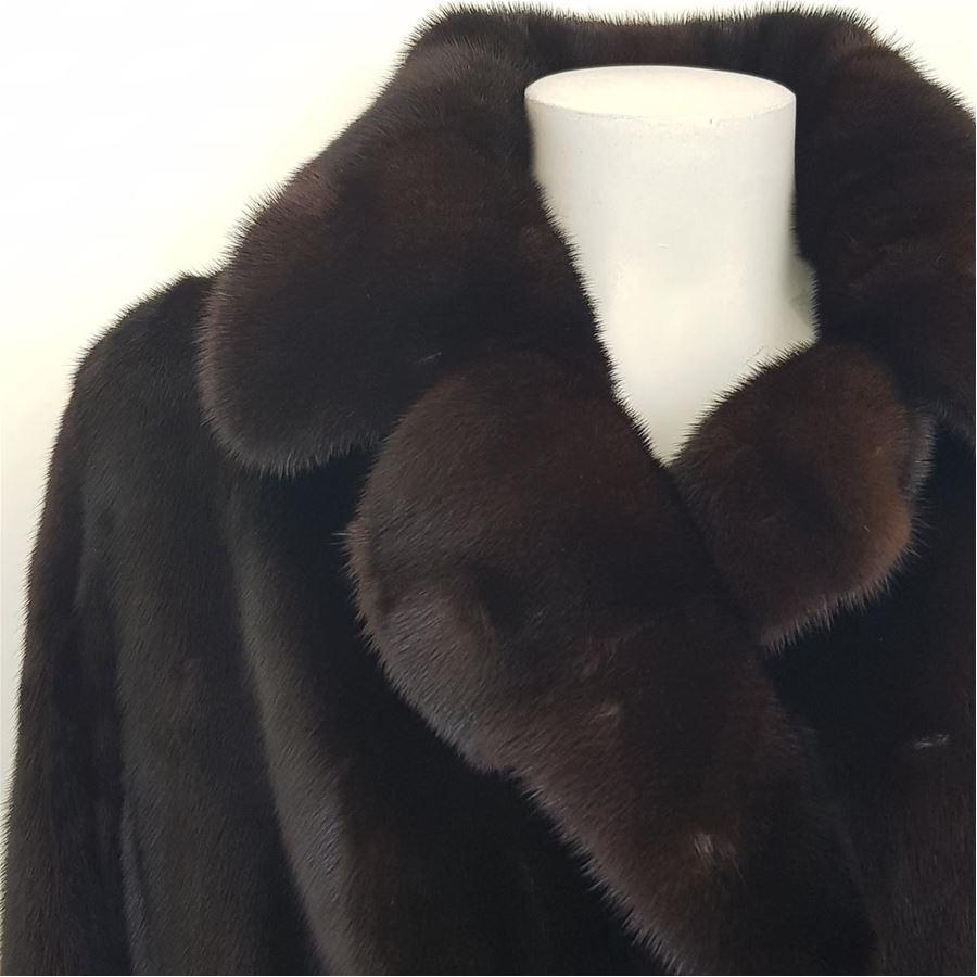 Blackglama mink Brown color With belt Two pockets Shoulder length / hem cm 126 (49.6 inches) Shoulder width cm 46 (18.1 inches) Original price euro 6000

