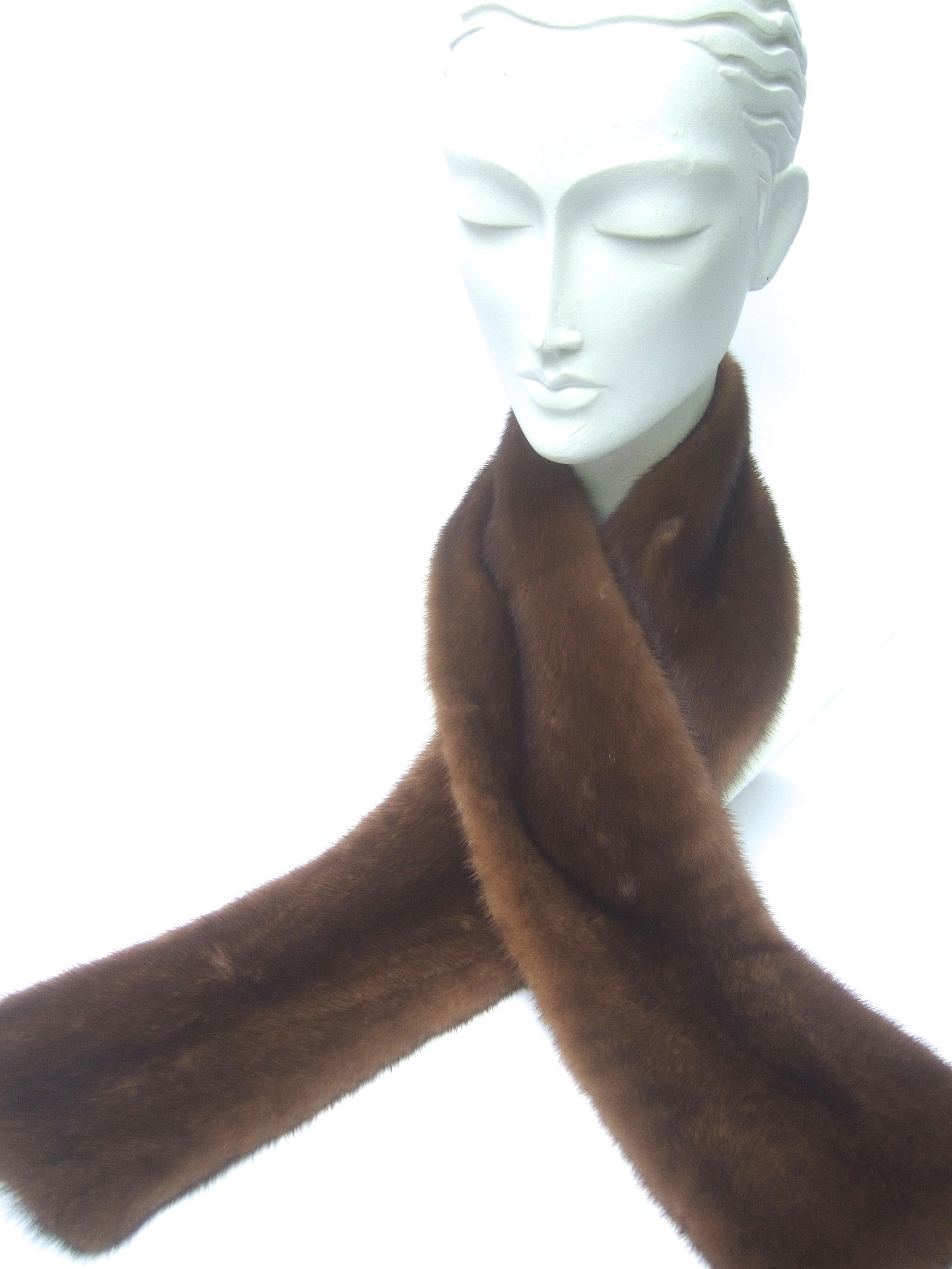 Mink Fur Plush Collar Designed by Pologeorgis from Neiman Marcus c 1990s In Good Condition For Sale In University City, MO