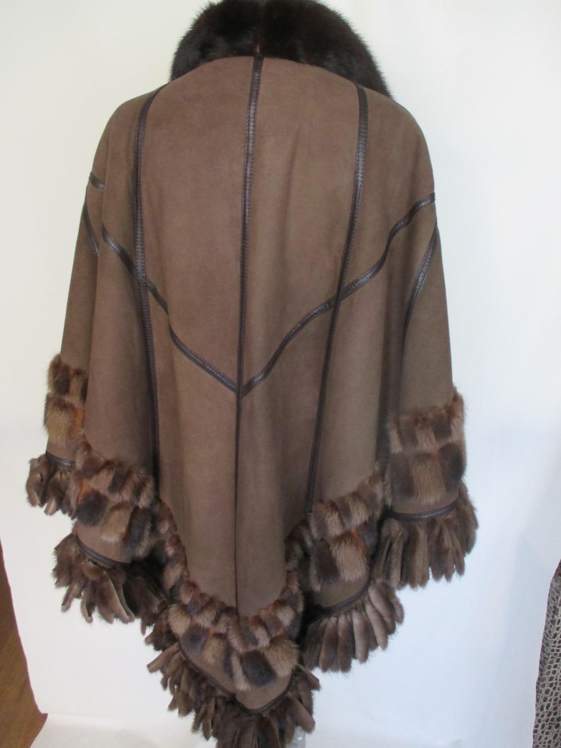 Mink Fur Reversible Cape Leather Fringe In Good Condition In Amsterdam, NL