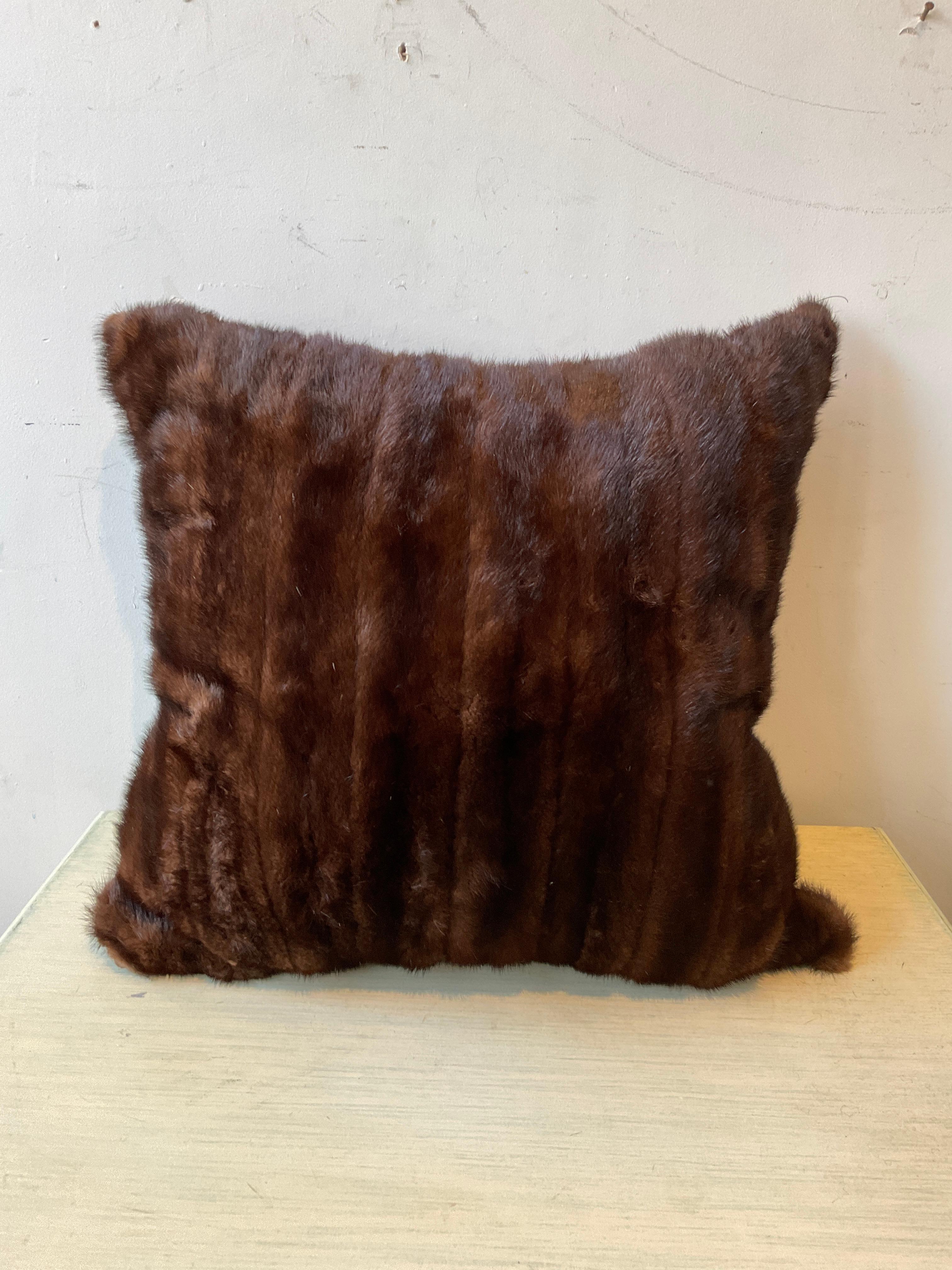 Mink Pillow In Good Condition For Sale In Tarrytown, NY