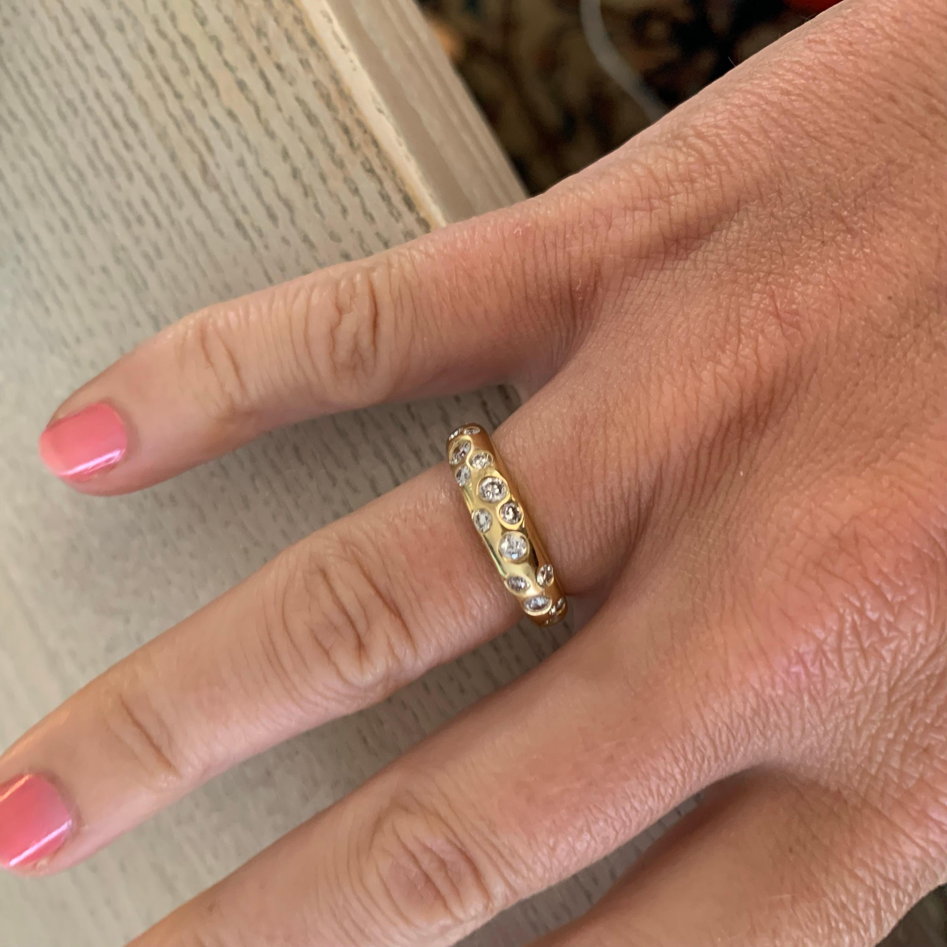 18 Karat Yellow Gold Scattered Diamond Domed Band Ring In New Condition In London, GB