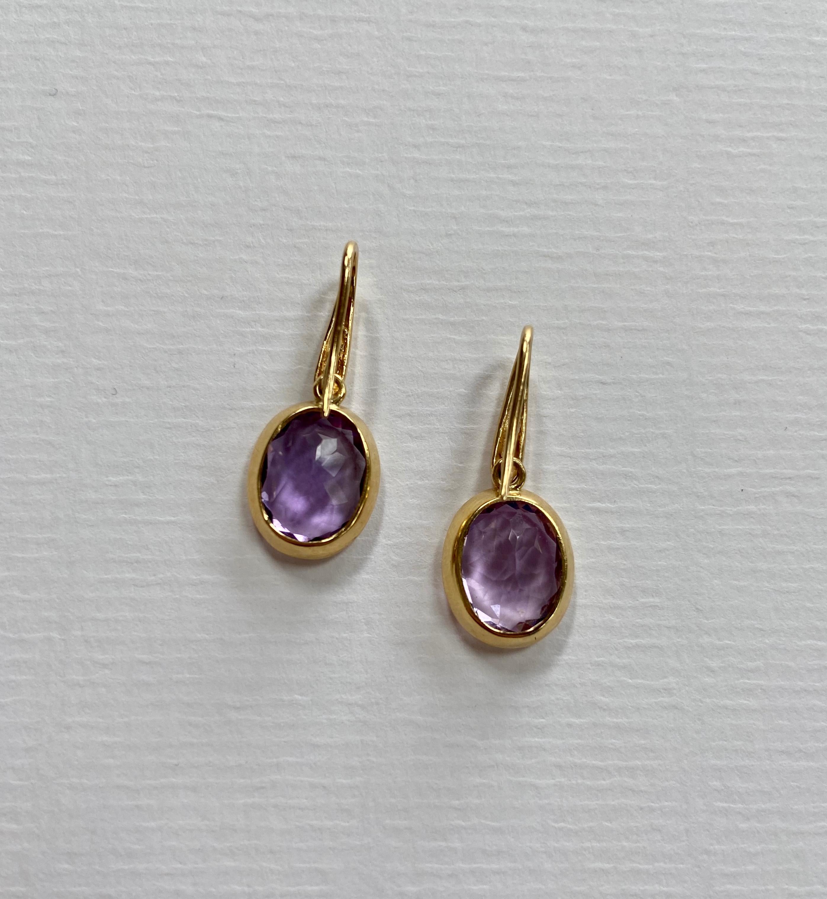 Women's 18 Karat Yellow Gold Purple Lilac Amethyst Drop Indian Ocean Earrings