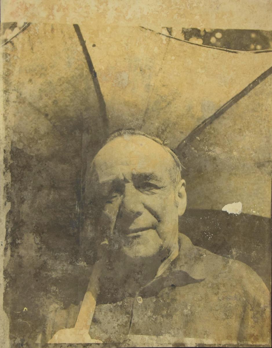 Fotografía de Mino Maccari es una fotografía de época del artista italiano Mino Maccari tomada por Vittorio Grotti.

Con la dedicatoria del fotógrafo en la parte trasera "Vittorio Grotti en octubre de 1968" a Mino Maccari.

Buenas condiciones.

Mino