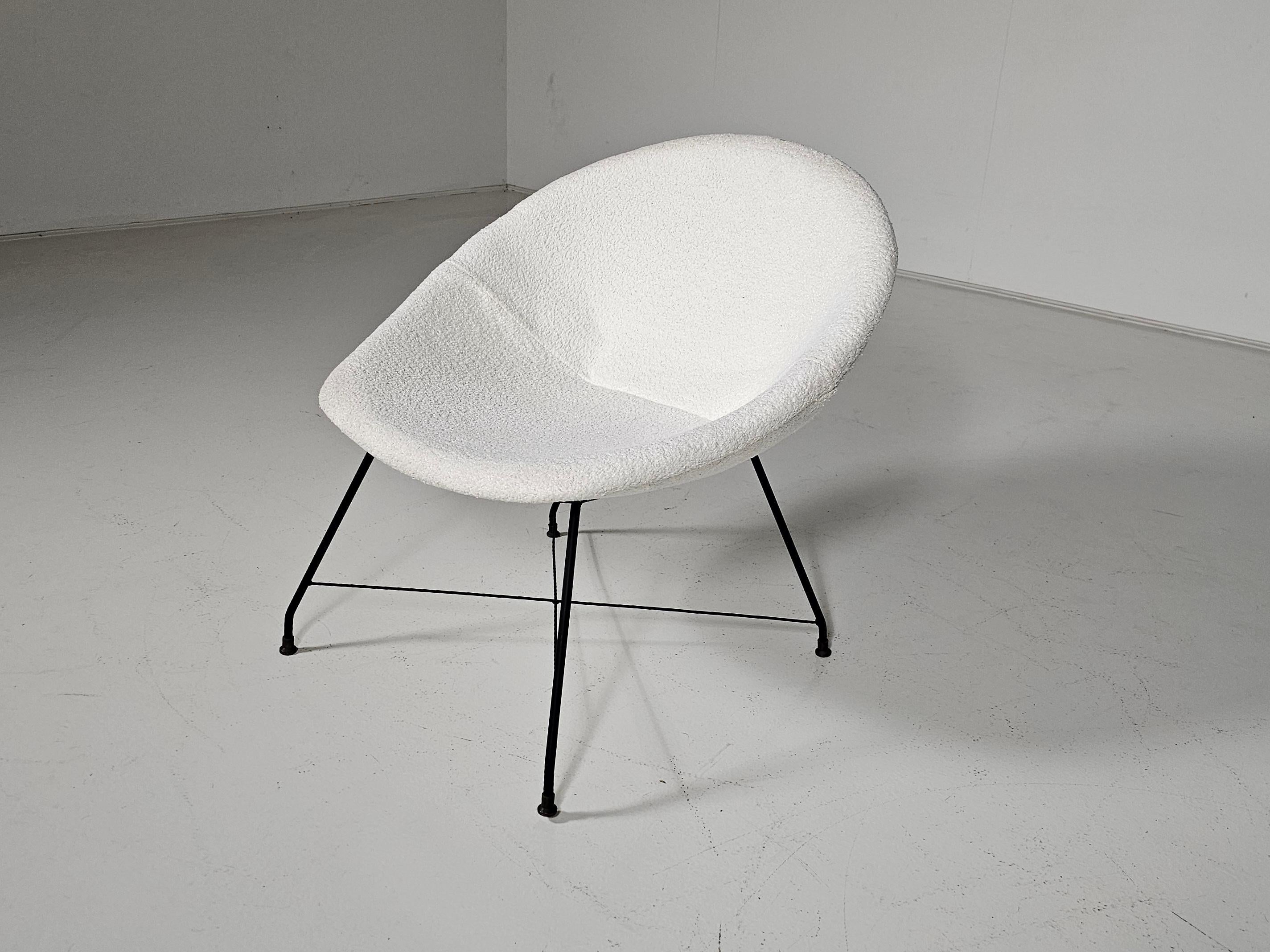 Lounge chair model ‘Minoletta’ by Augusto Bozzi for Saporiti, Italy 1950s. 

This beautiful chair is made of painted iron and brass for the base of the frame and the legs. The seat and back of the Augusto Bozzi armchairs are reupholstered and hand