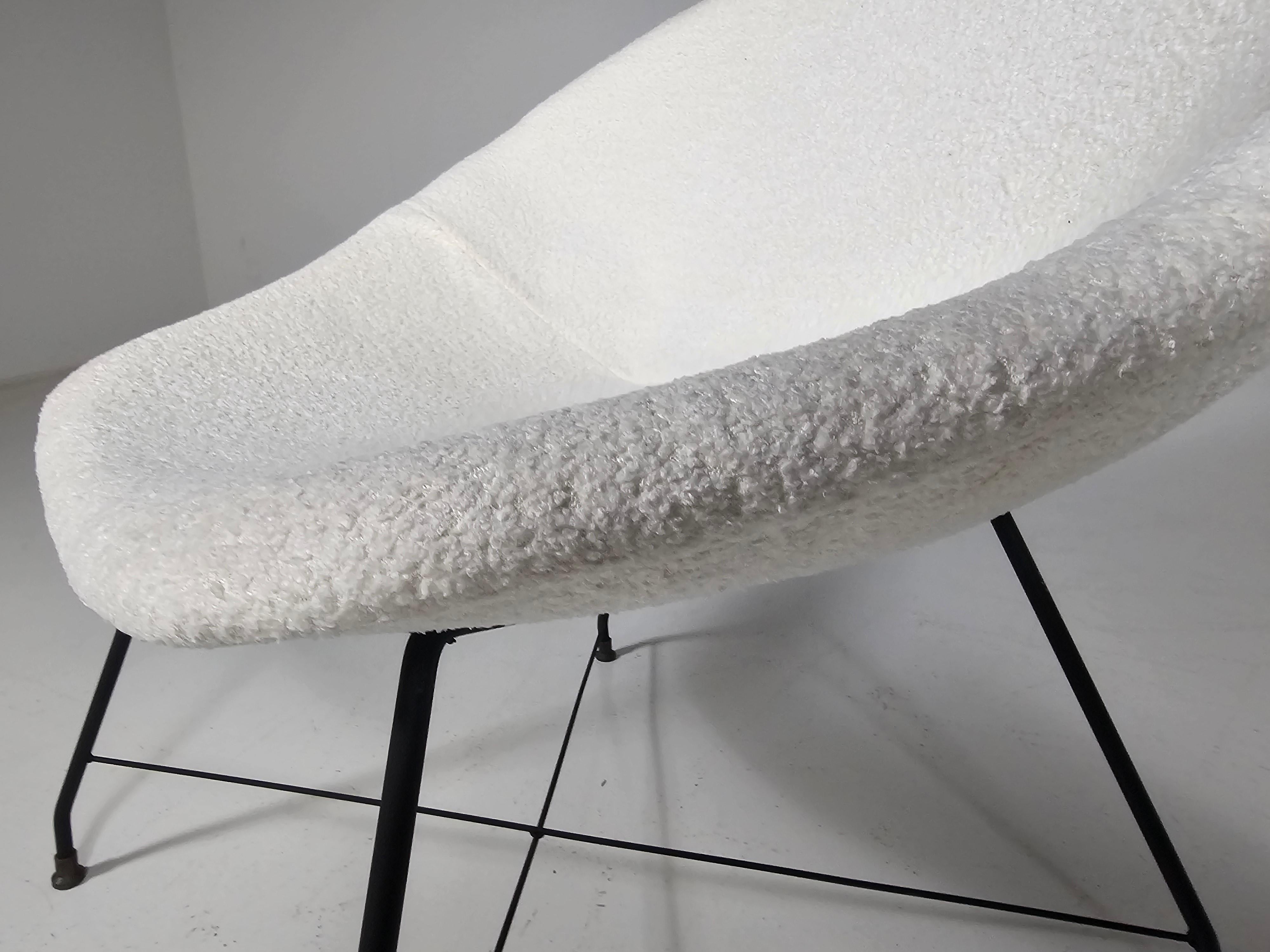 ‘Minoletta’ Lounge Chair in cream boucle by Augusto Bozzi for Saporiti, 1950s For Sale 1