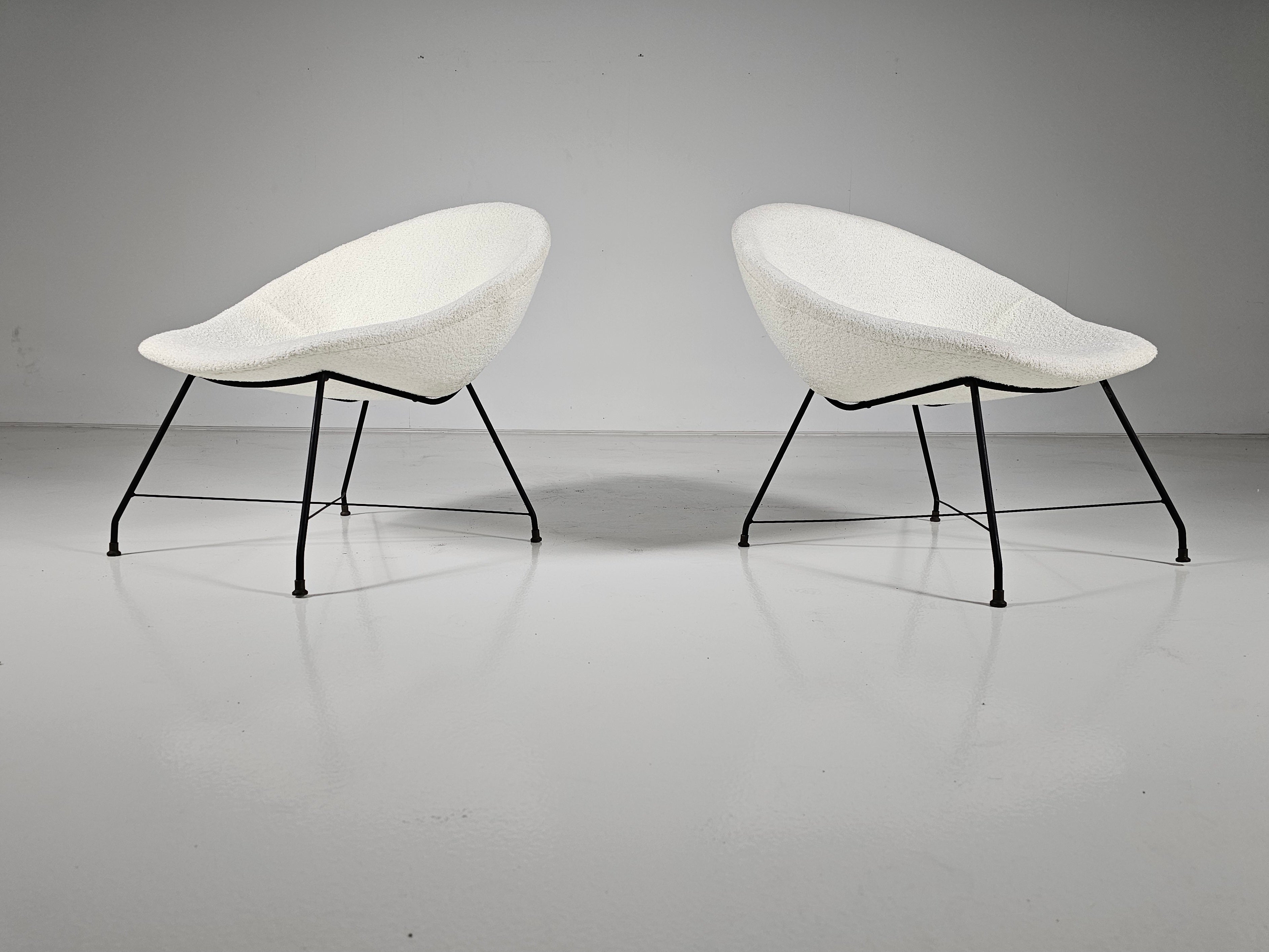 Chaises longues mod. 'Minoletta' par Augusto Bozzi pour Saporiti, Italie 1950s. 

Ces magnifiques sièges ont été fabriqués en fer peint et en laiton pour la base du cadre et les pieds. L'assise et le dossier des fauteuils Augusto Bozzi sont