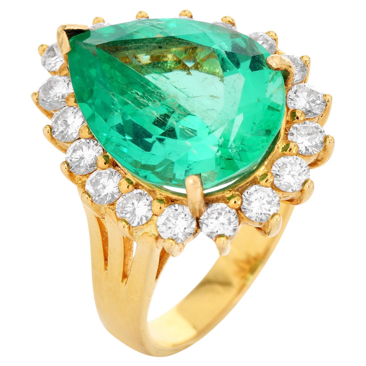GIA Certified Colombian Emerald & Diamond Halo Cocktail Ring

Presenting a spectacular Brilliant Pear cut Colombia Emerald GIA Certified with high-quality shine and life. it is surrounded by natural round Diamonds in a Halo set in 18K Yellow