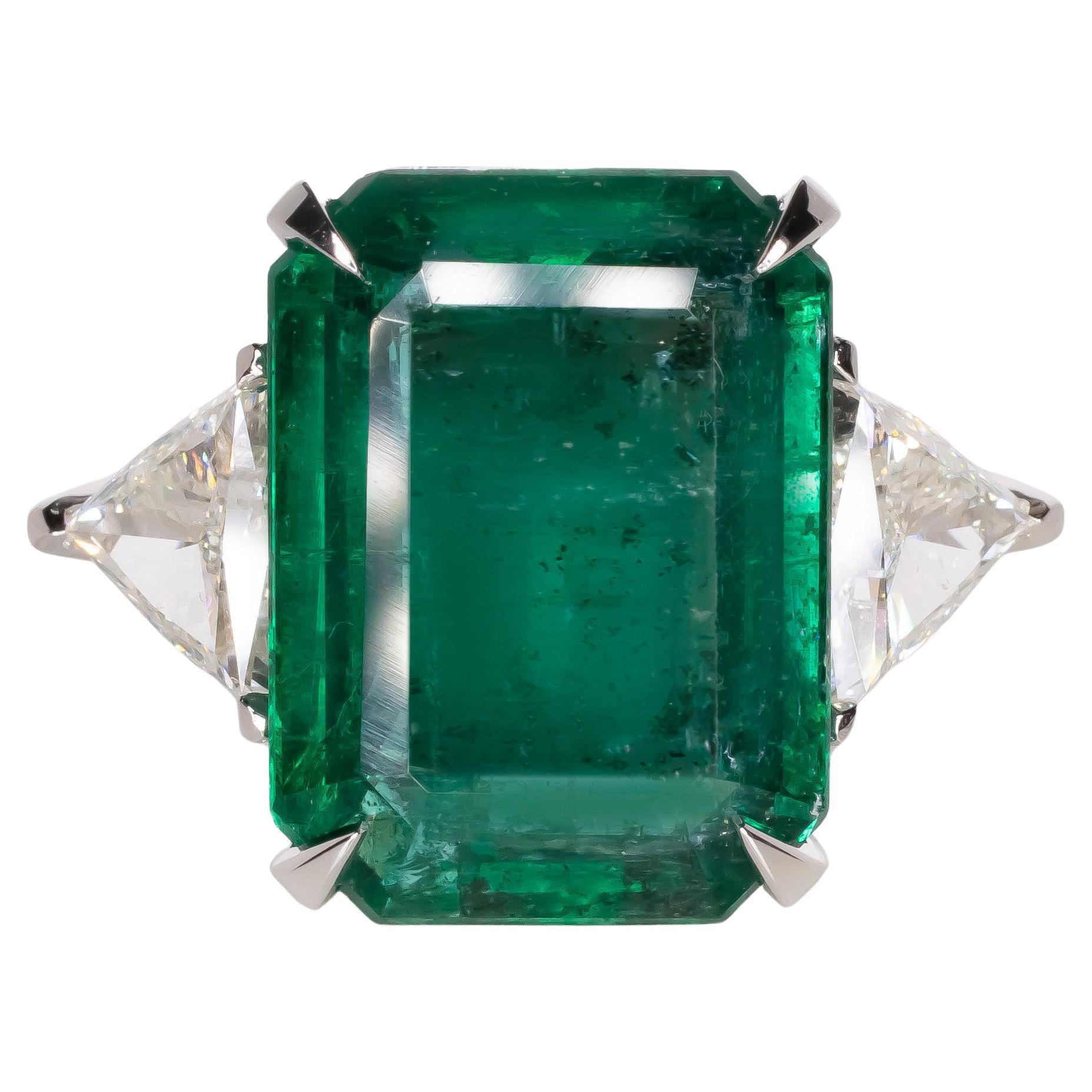 Anillo de diamantes talla esmeralda verde de 16 quilates certificado por el GIA Minor Oil