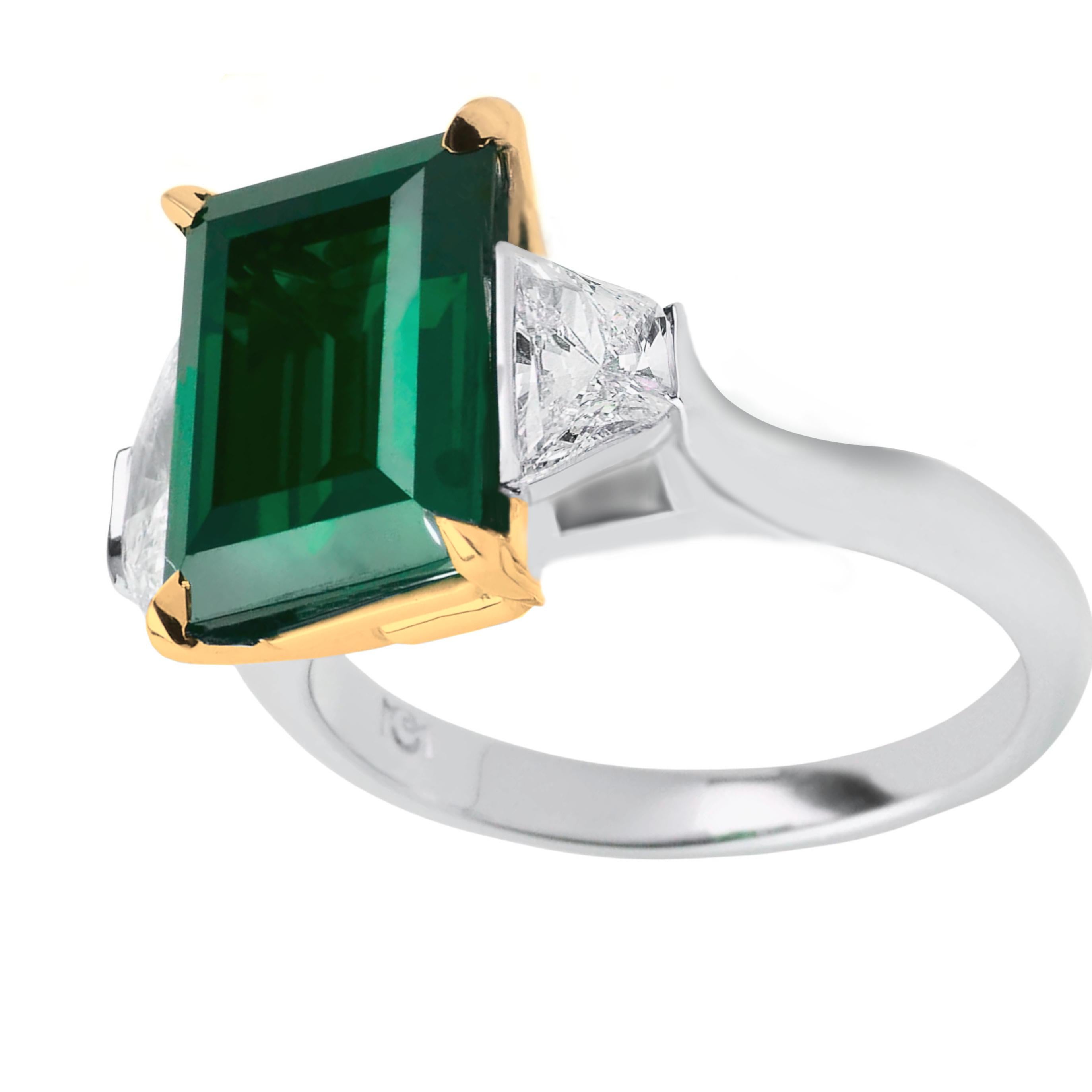 Contemporaneo Anello con diamante taglio smeraldo da 11,21 carati certificato MINOR OIL GRS in vendita
